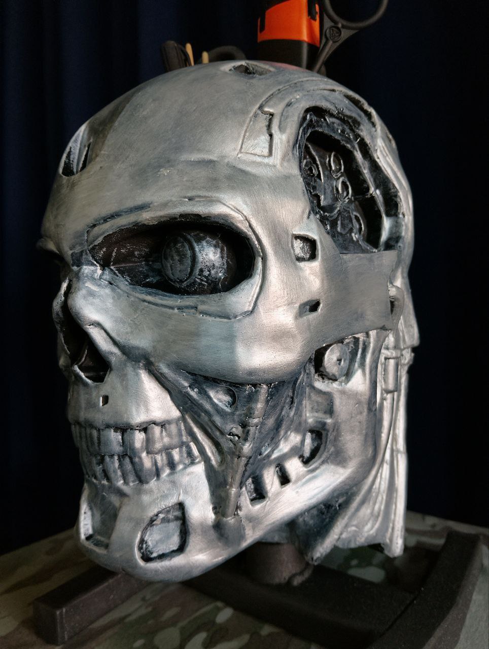 Тримач для олівців та ножиць "Термінатор"