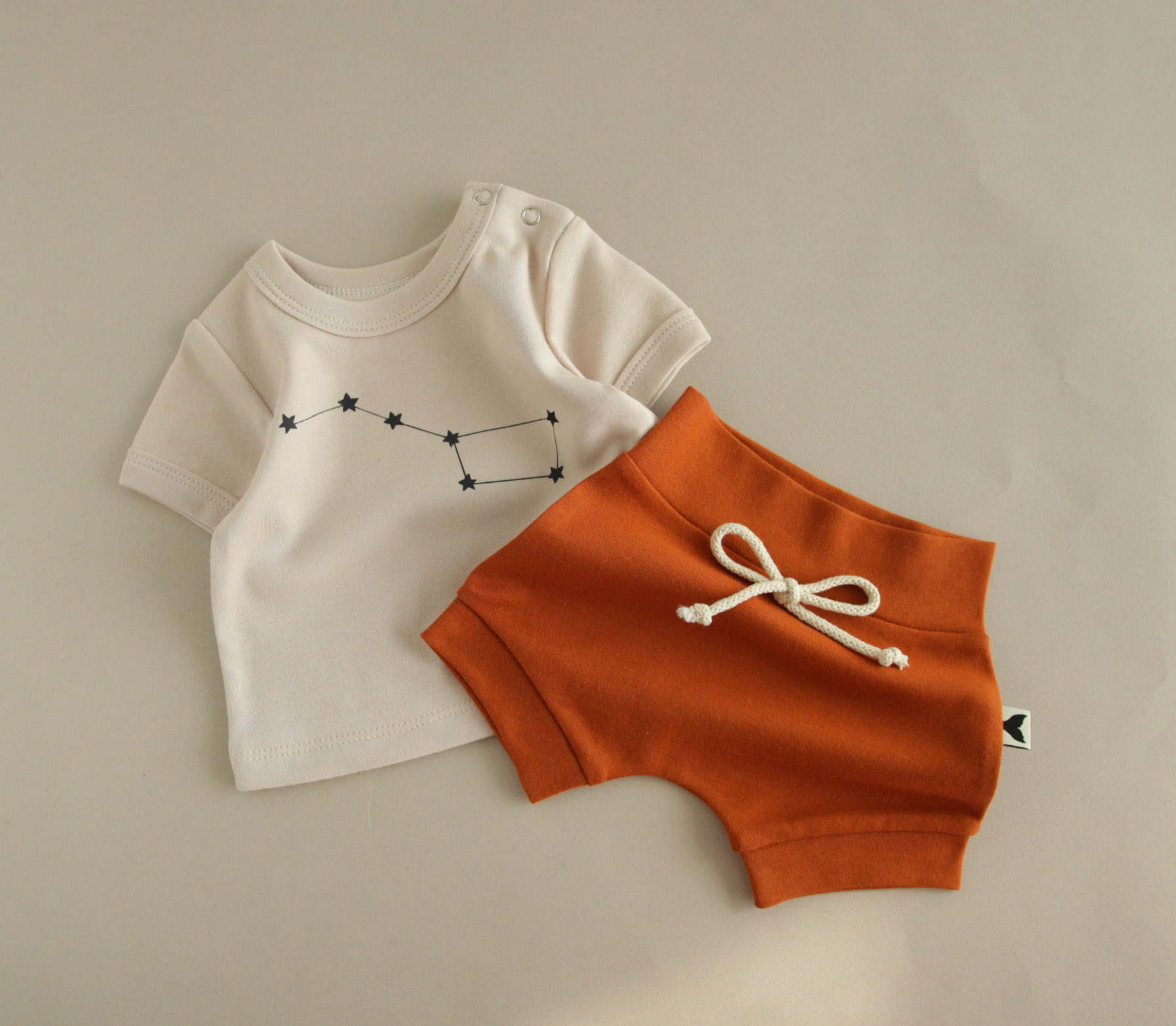 Комплект футболочка та шортики