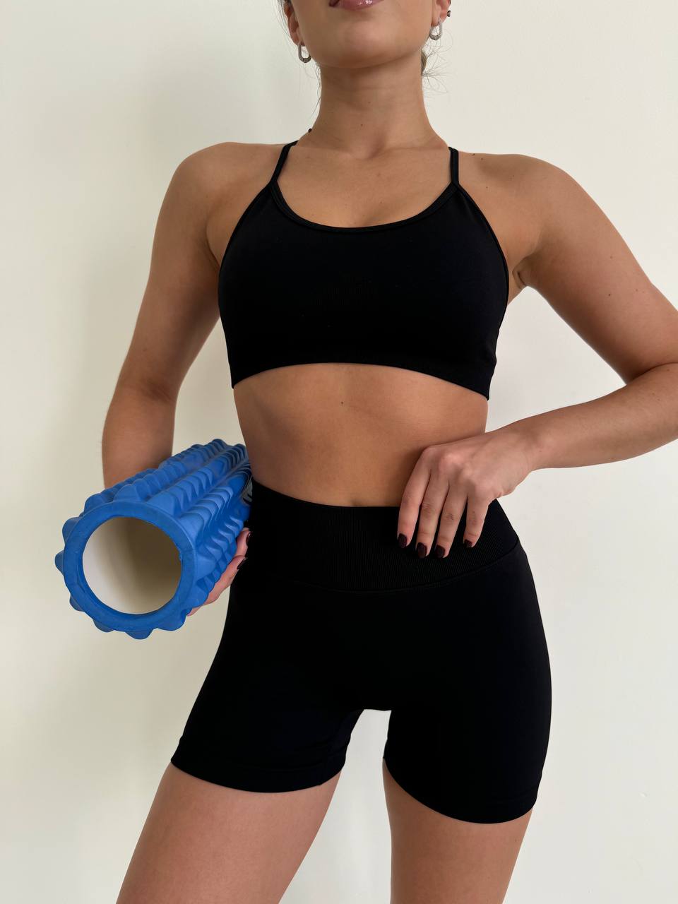 Комплект топ та велосипедки пуш ап в чорному кольорі