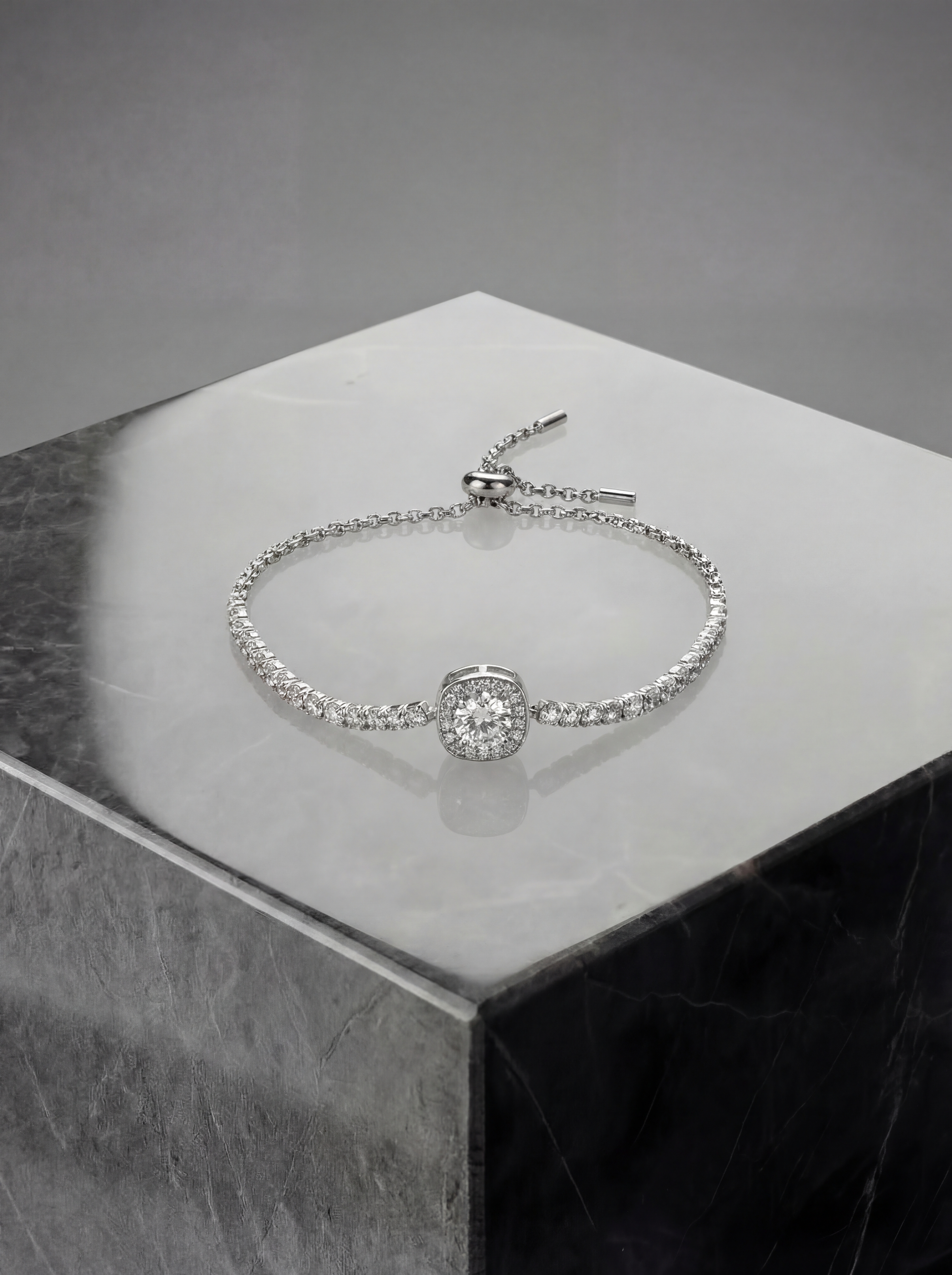 Браслет з мусанітом та фіанітами