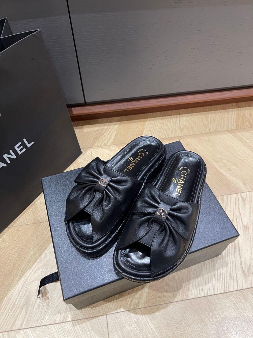 Chanel шльопанці