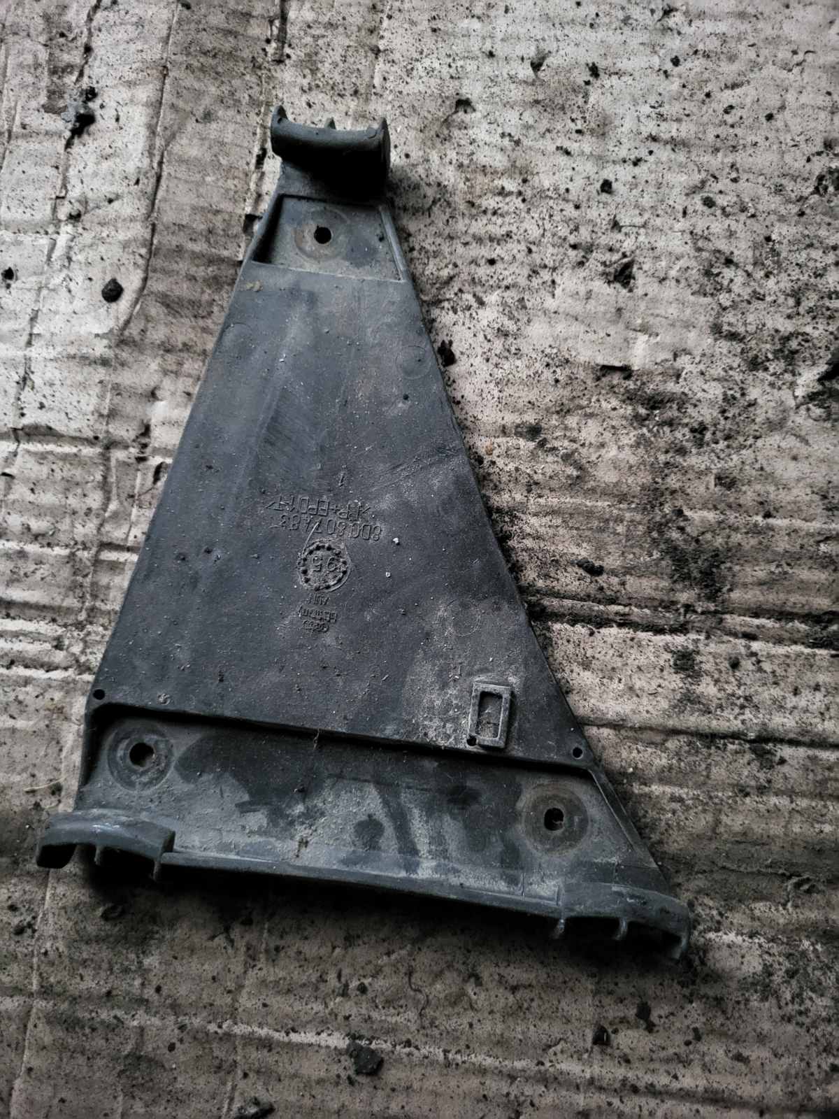 Кріплення заднього бампера ліве AUDI A4B5
