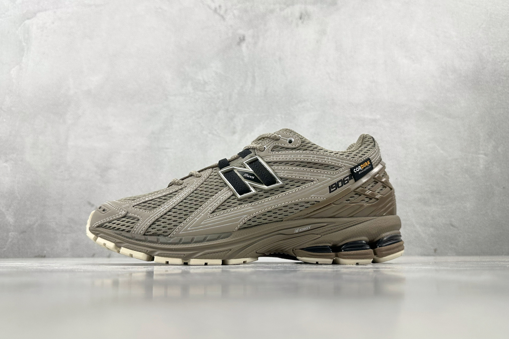 New Balance U1906ROB