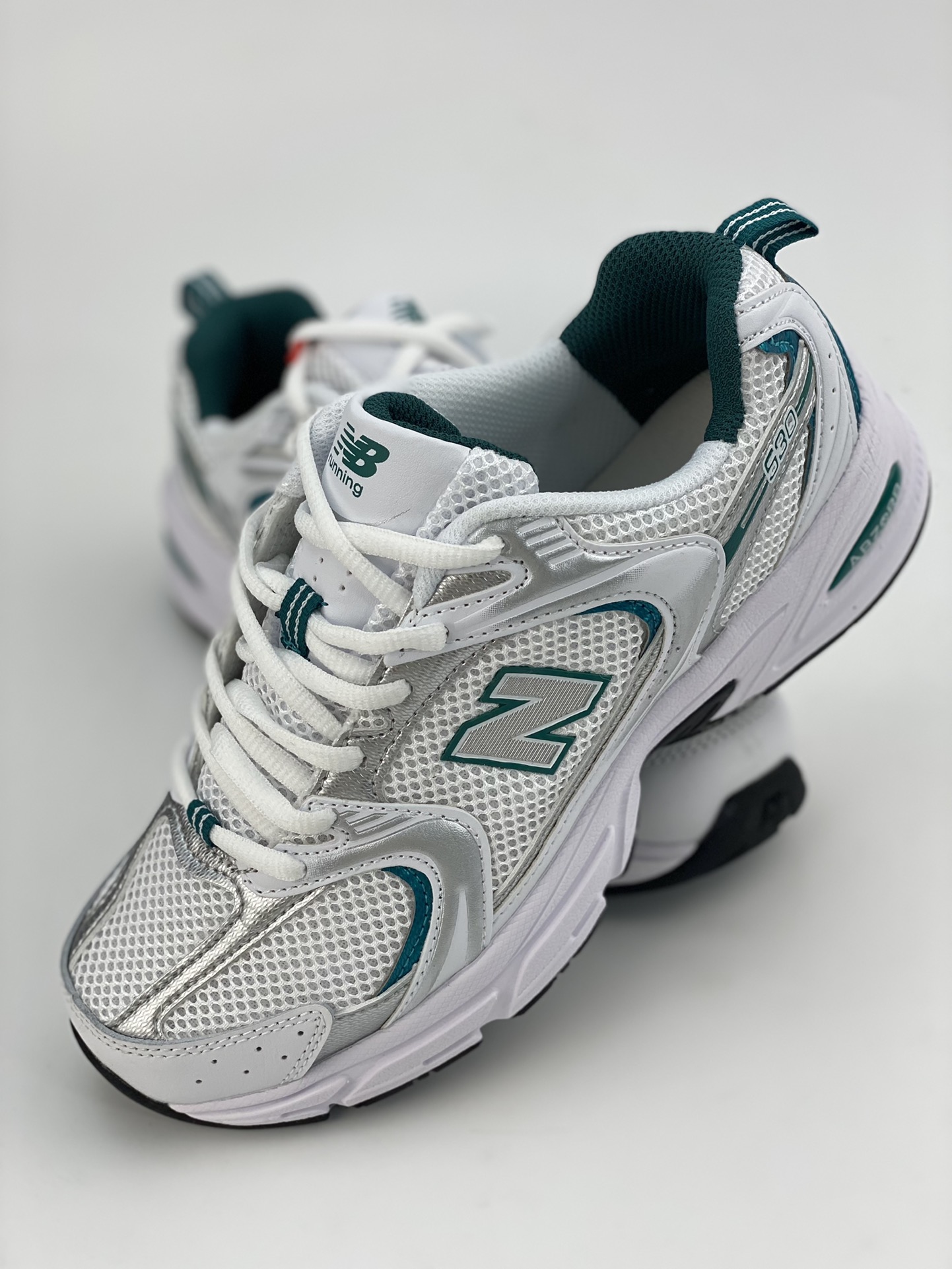 New Balance MR530