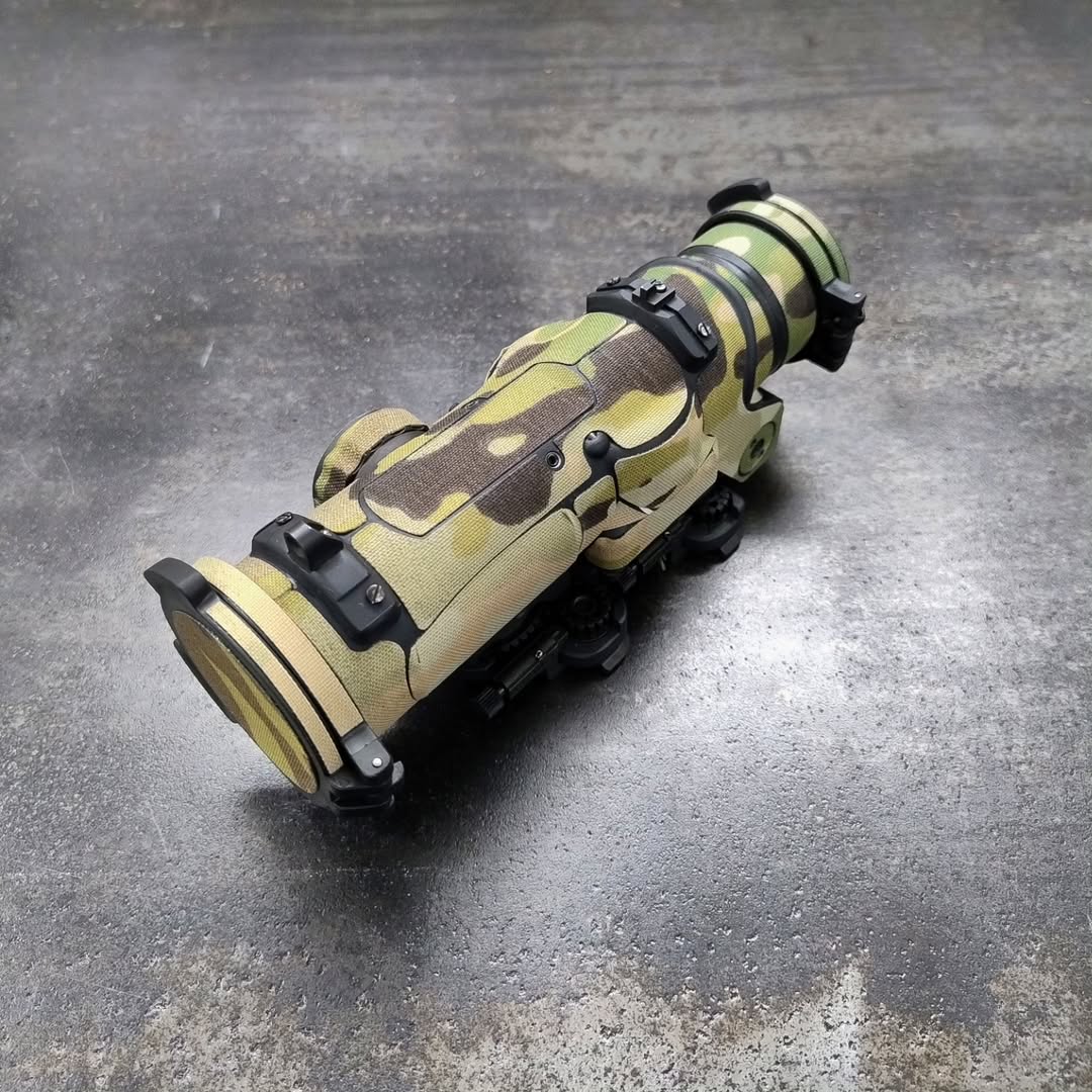 Маскувальні текстильні наліпки для прицілу "ELCAN SPECTER DR 1x-4x" від українського бренду "SVETOGOR DEFENCE".