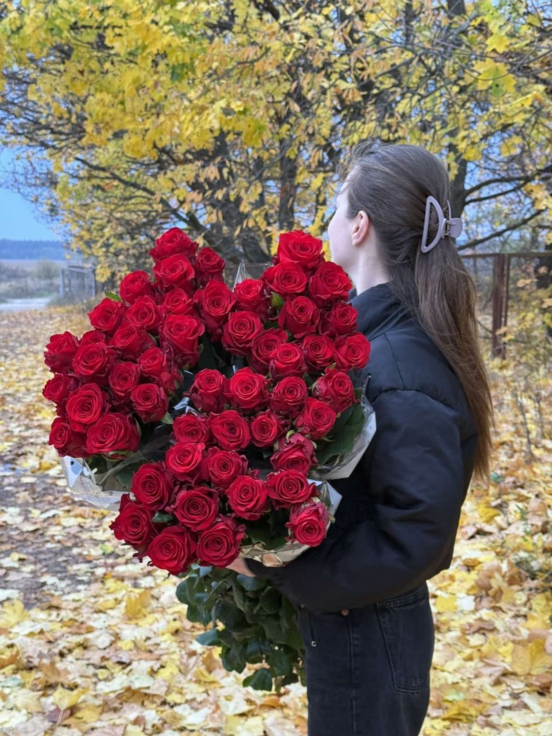 Червона троянда "Марічка"