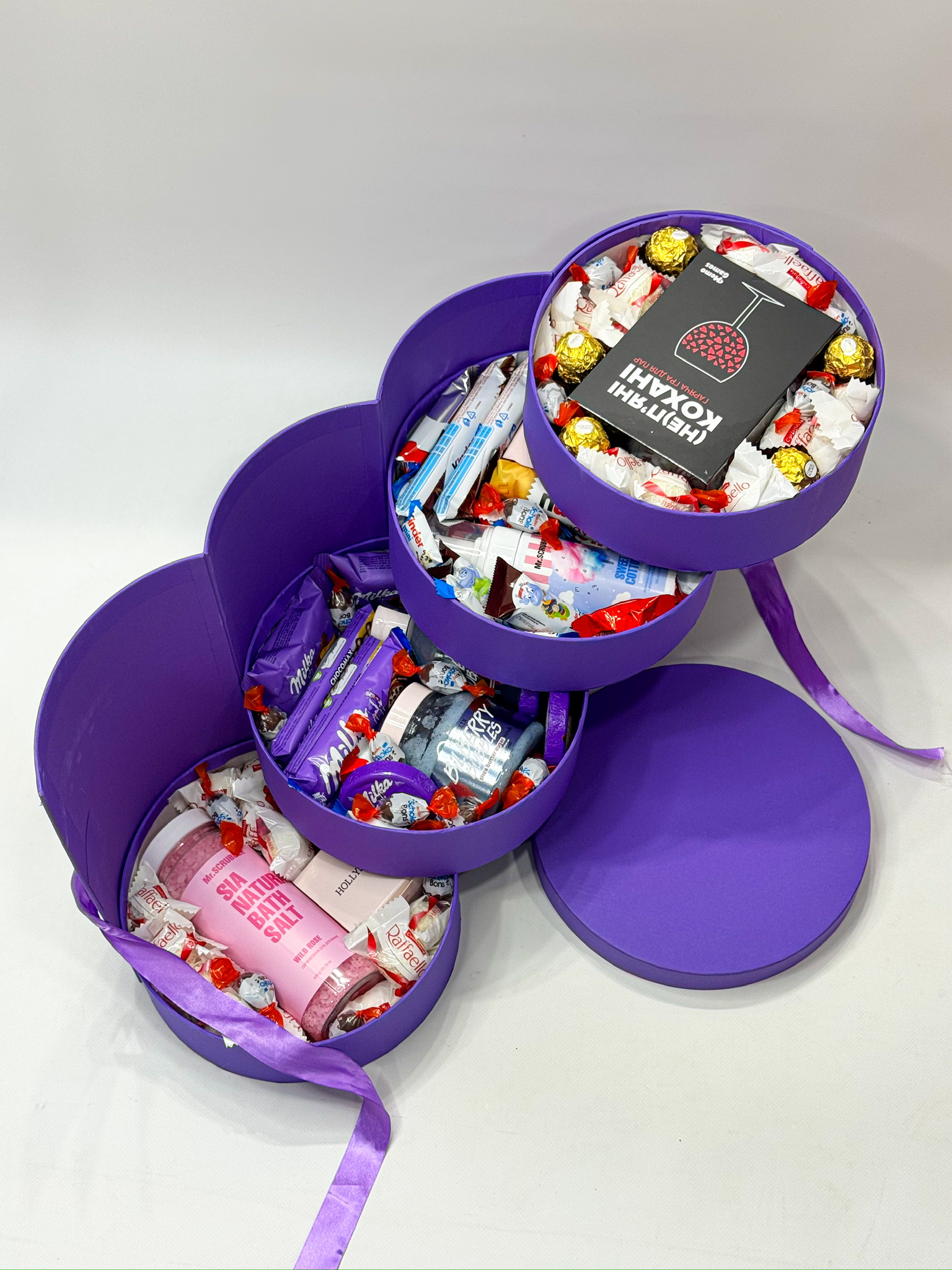 Круглий 4 х ярусний бокс з грою 18+