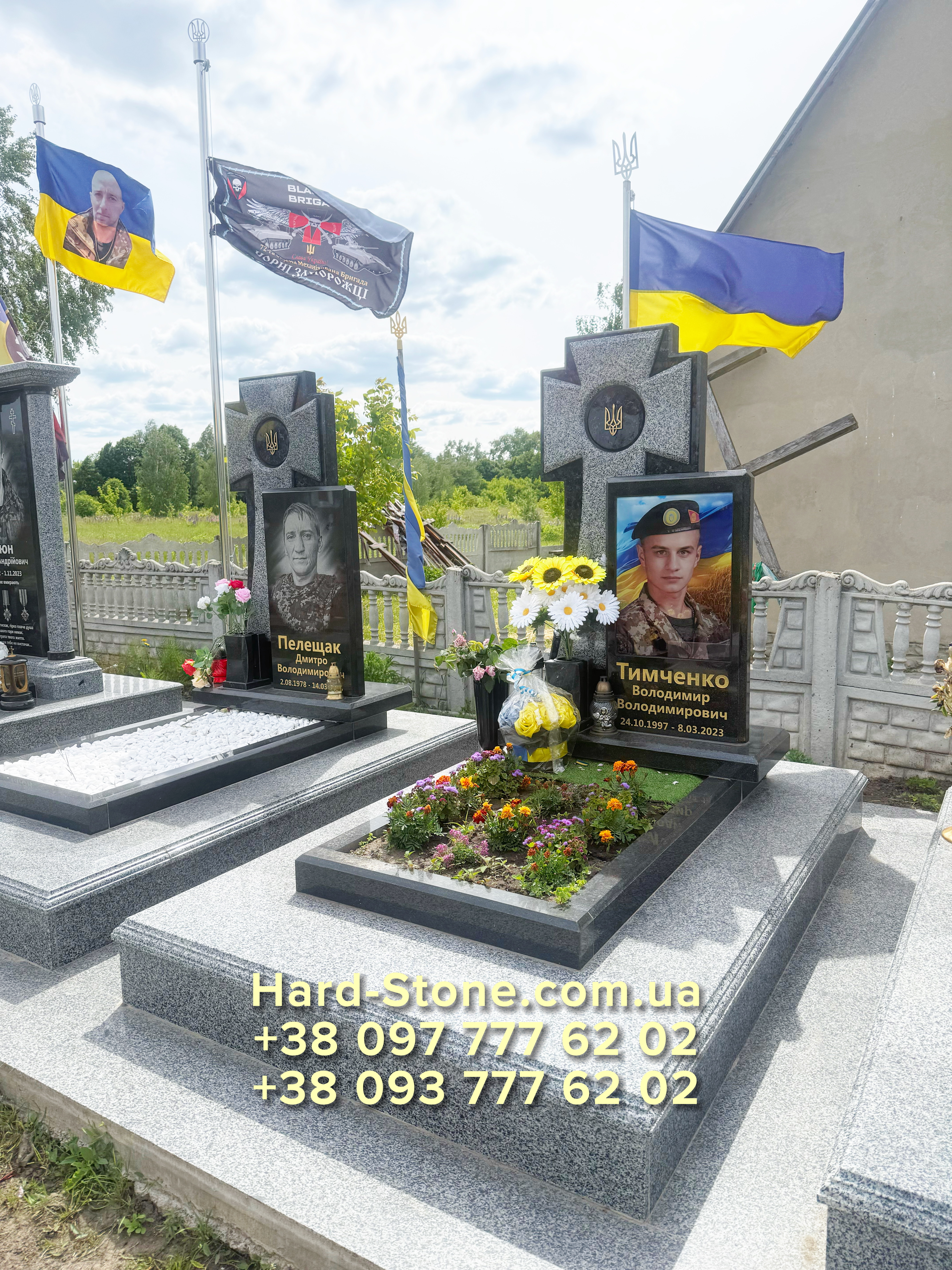 Пам'ятник  військовому " Козацький Хрест"