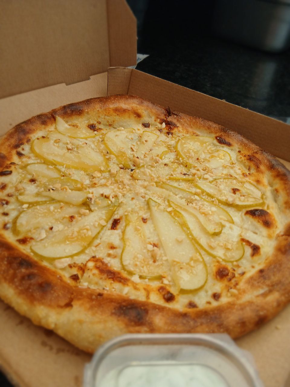 Pizza with pear and blue cheese