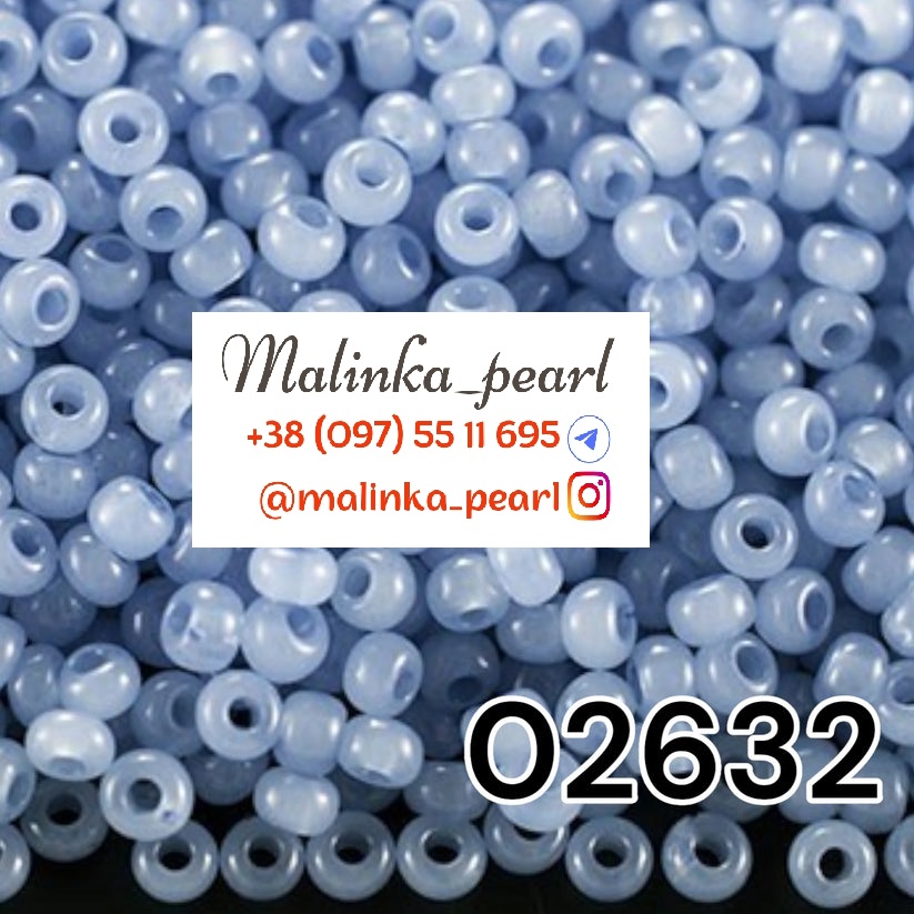 Бісер світло-блакитний, непрозорий, алебастровий