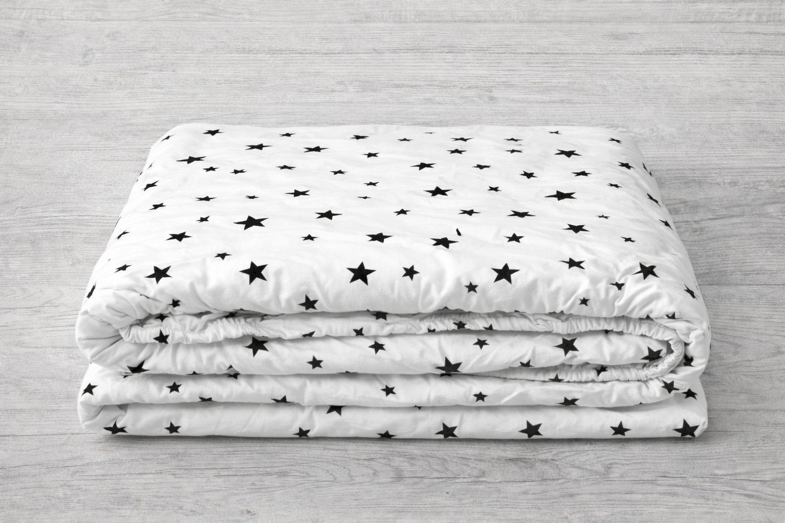 Простирадло га гумці ранфорс принт "Чорні зірки на білому"
