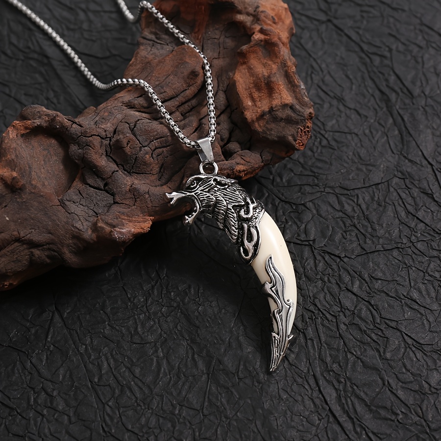 Підвіска з іклом вовка, білий