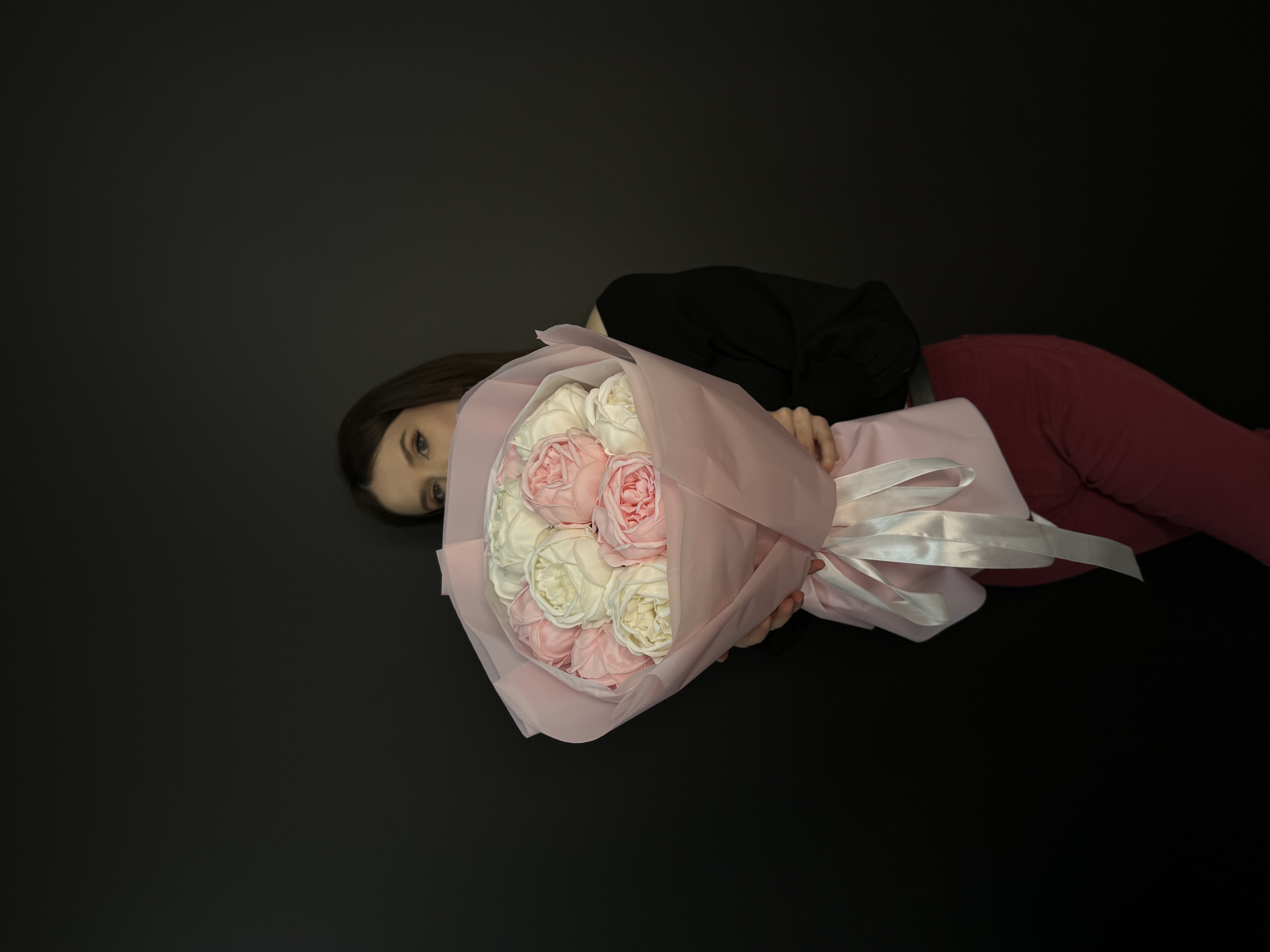 Рожевий з білим на 11 півоній🩷