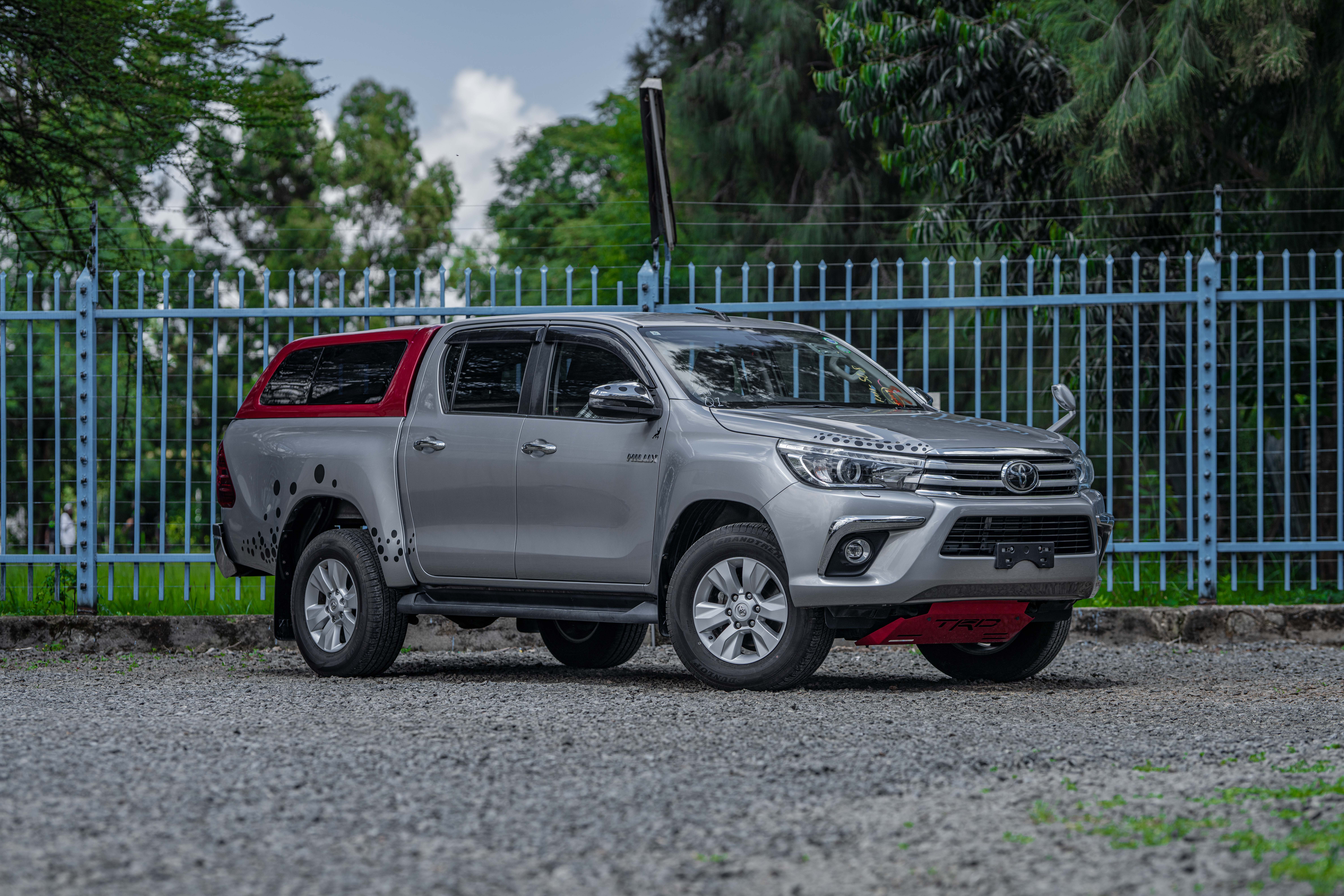 TOYOTA HILUX