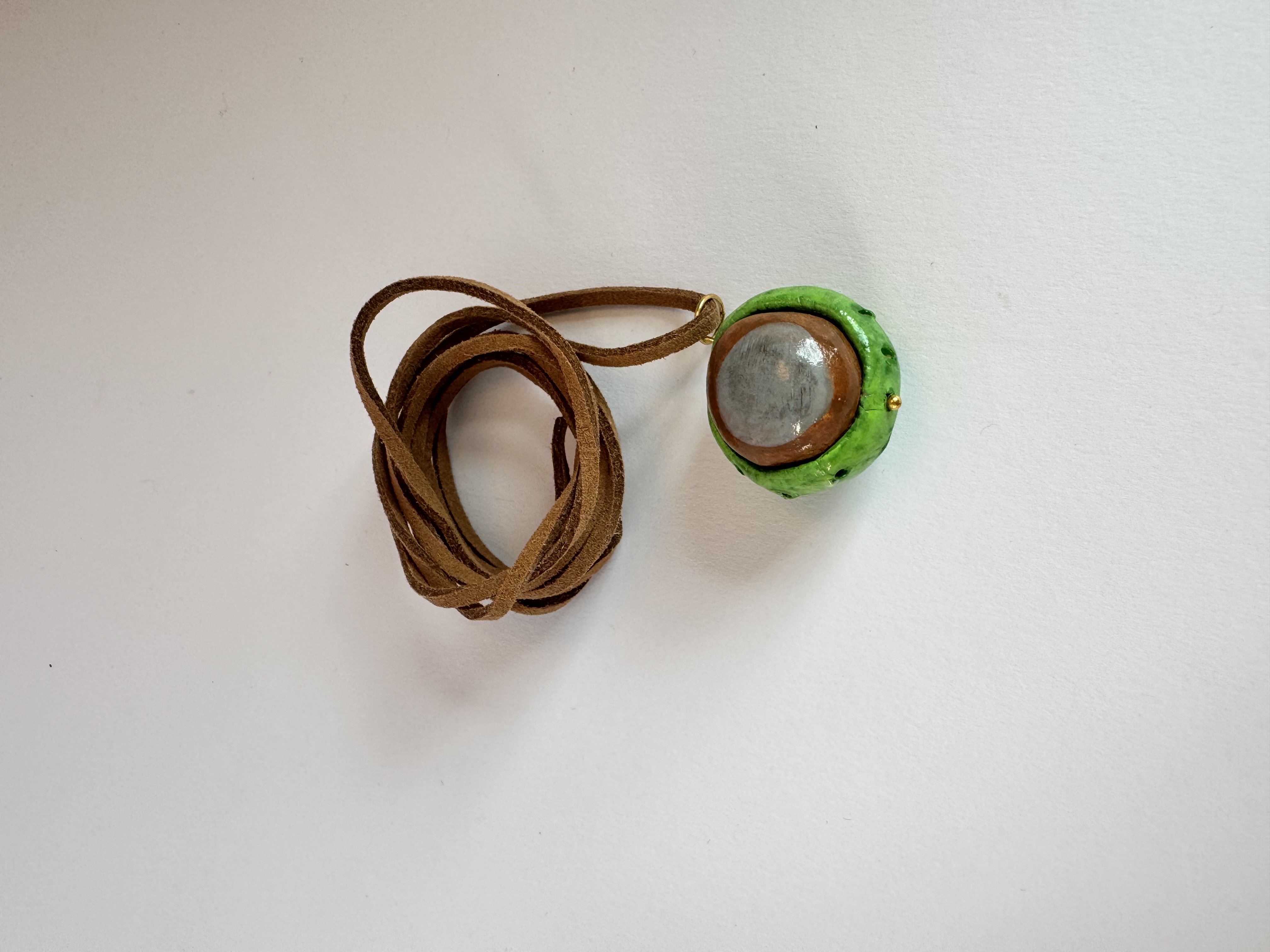 Підвіска на шию з глини «Каштан»