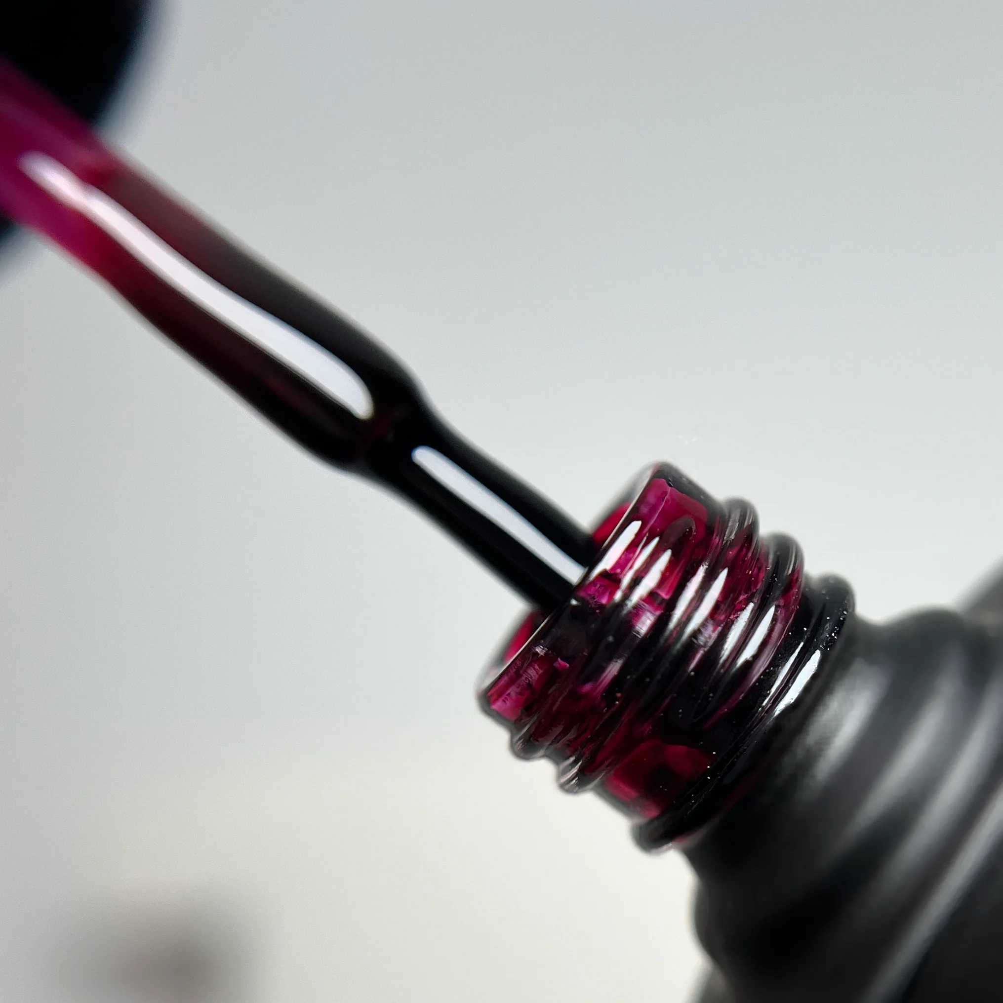 IZZY Bloom Red червоний вітражний гель-лак, 10ml