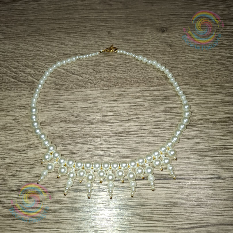 Намисто з перлинно-білих намистин
