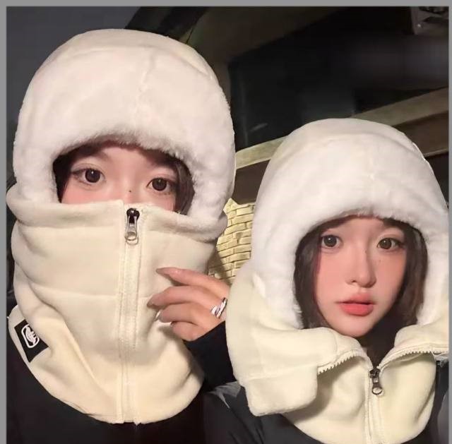 Пухнастий утеплений флісовий снуд-капор, зимова шапка, шарф бежевий