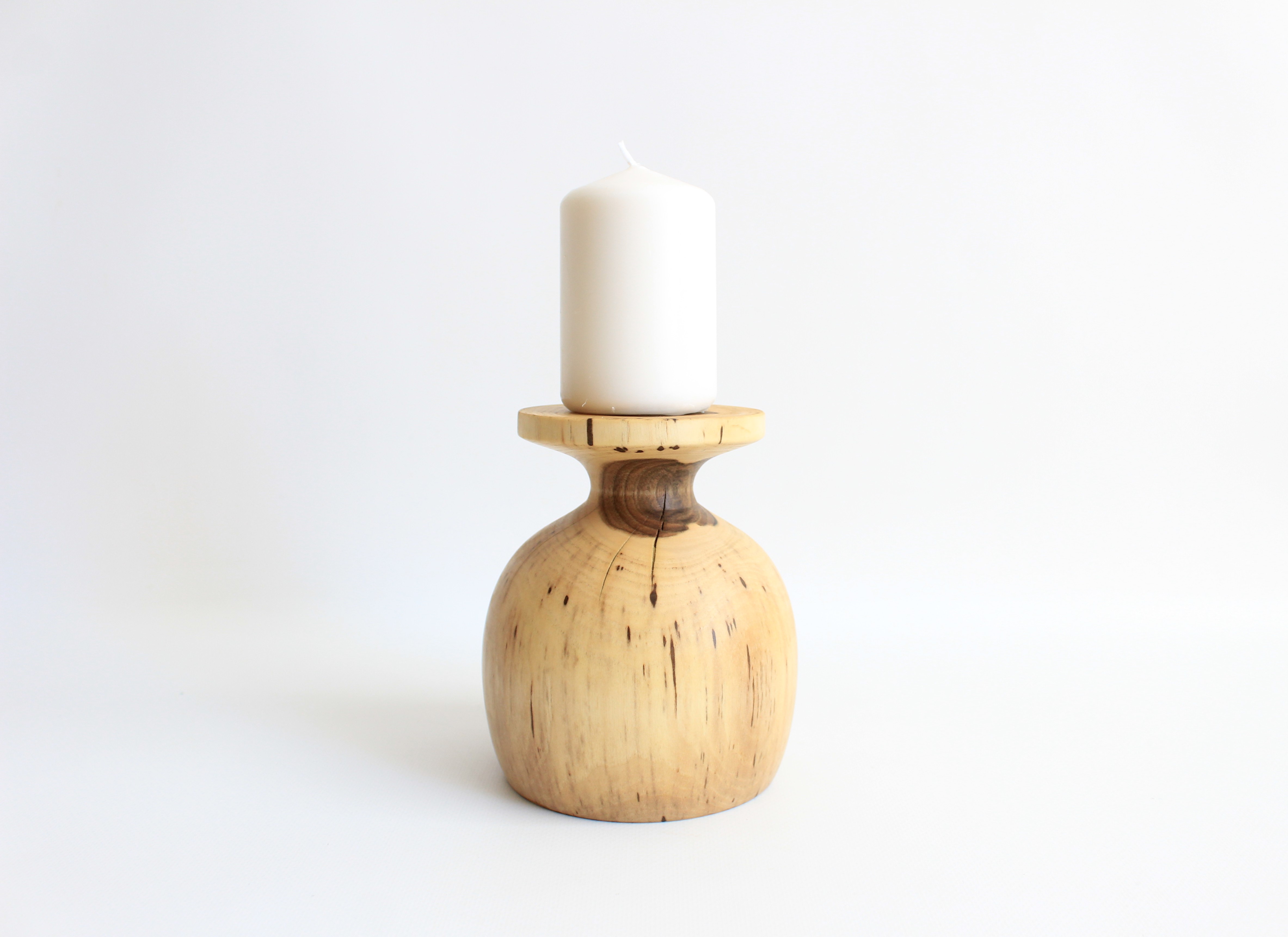 Дерев'яний свічник з горіха ручної роботи
