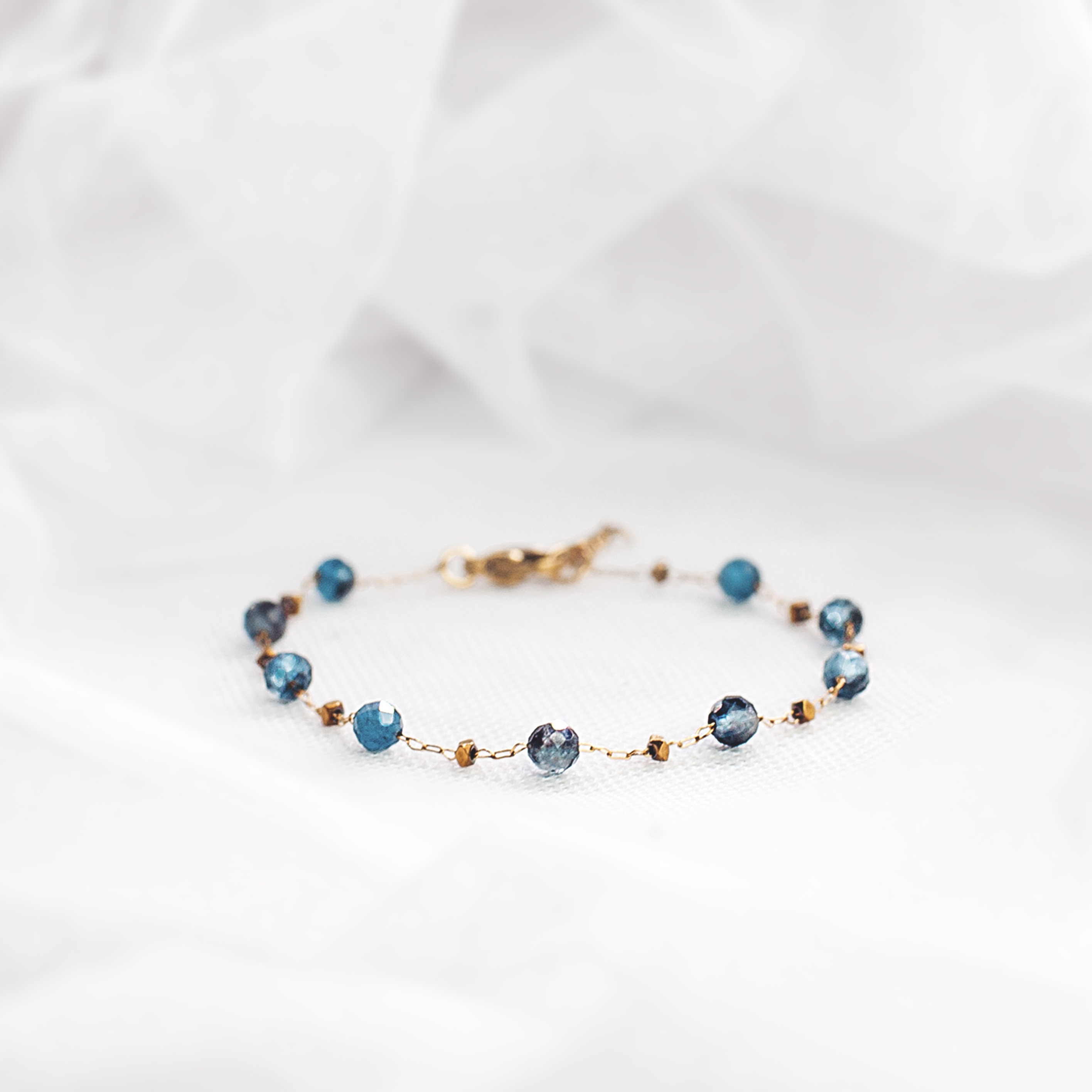 A delicate sapphire Bracelet