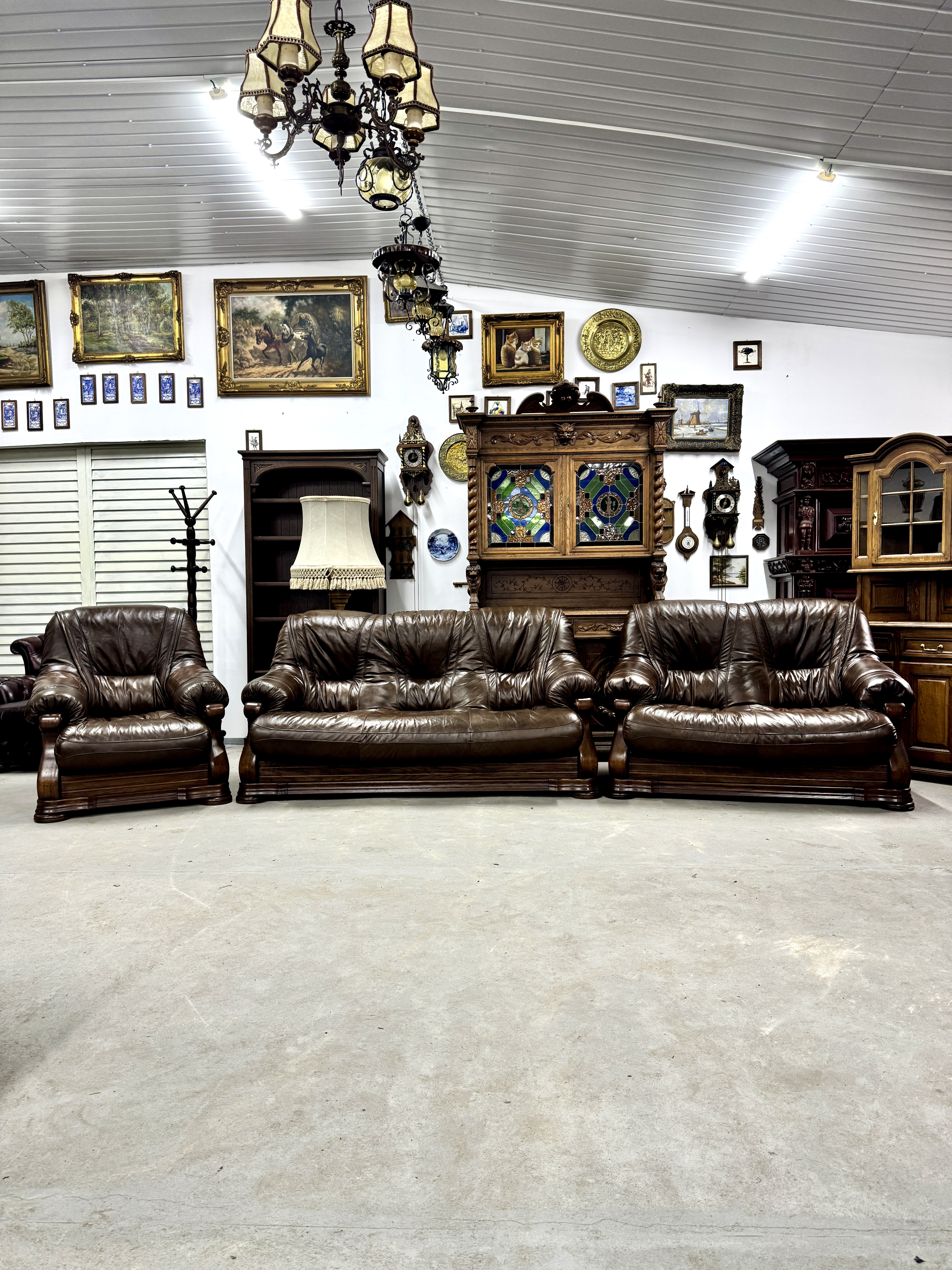 Коричневий шкіряний гарнітур