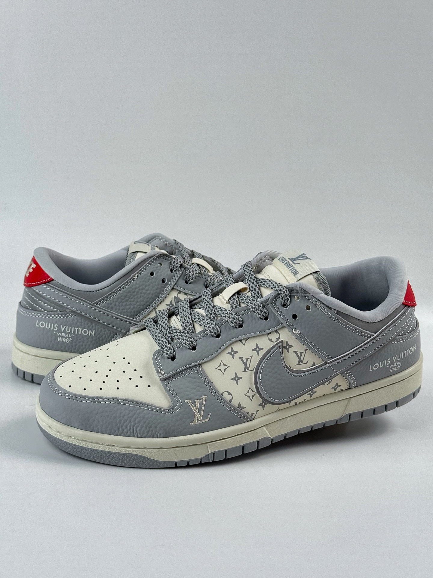 Nike SB Dunk Low x Louis Vuitton SC9207-426