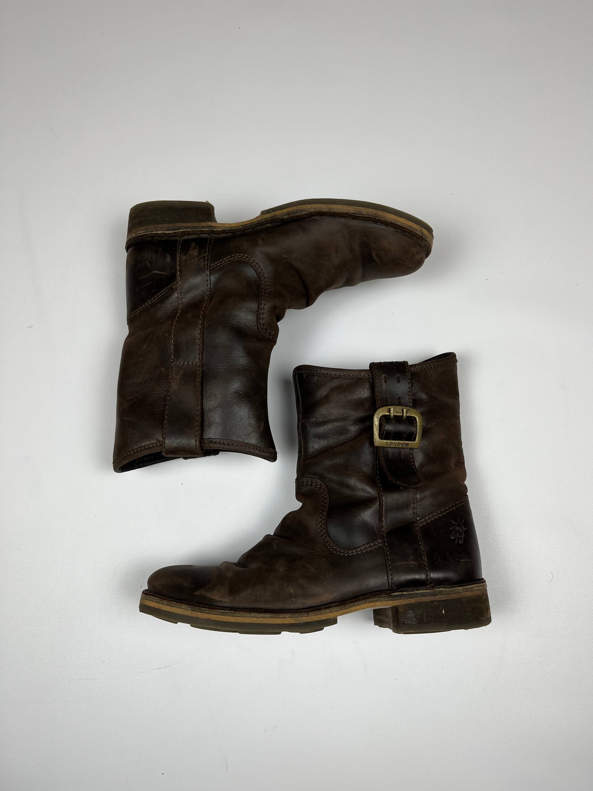 Чоботи fly london