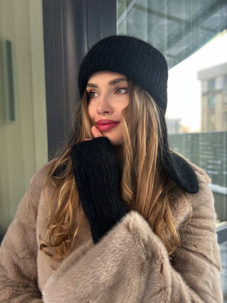 Вушанка з ангори чорна