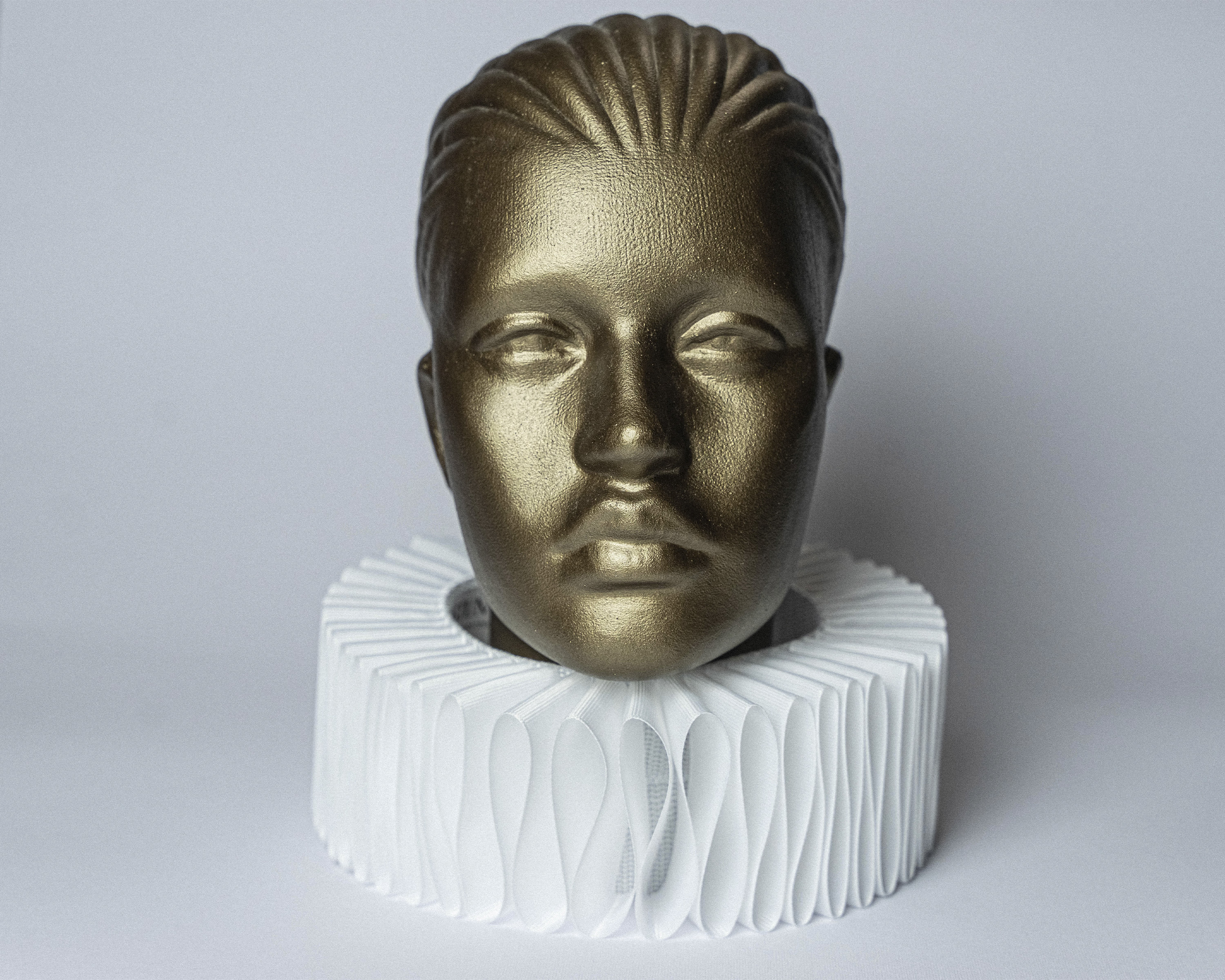 White ribbon ruff. Large