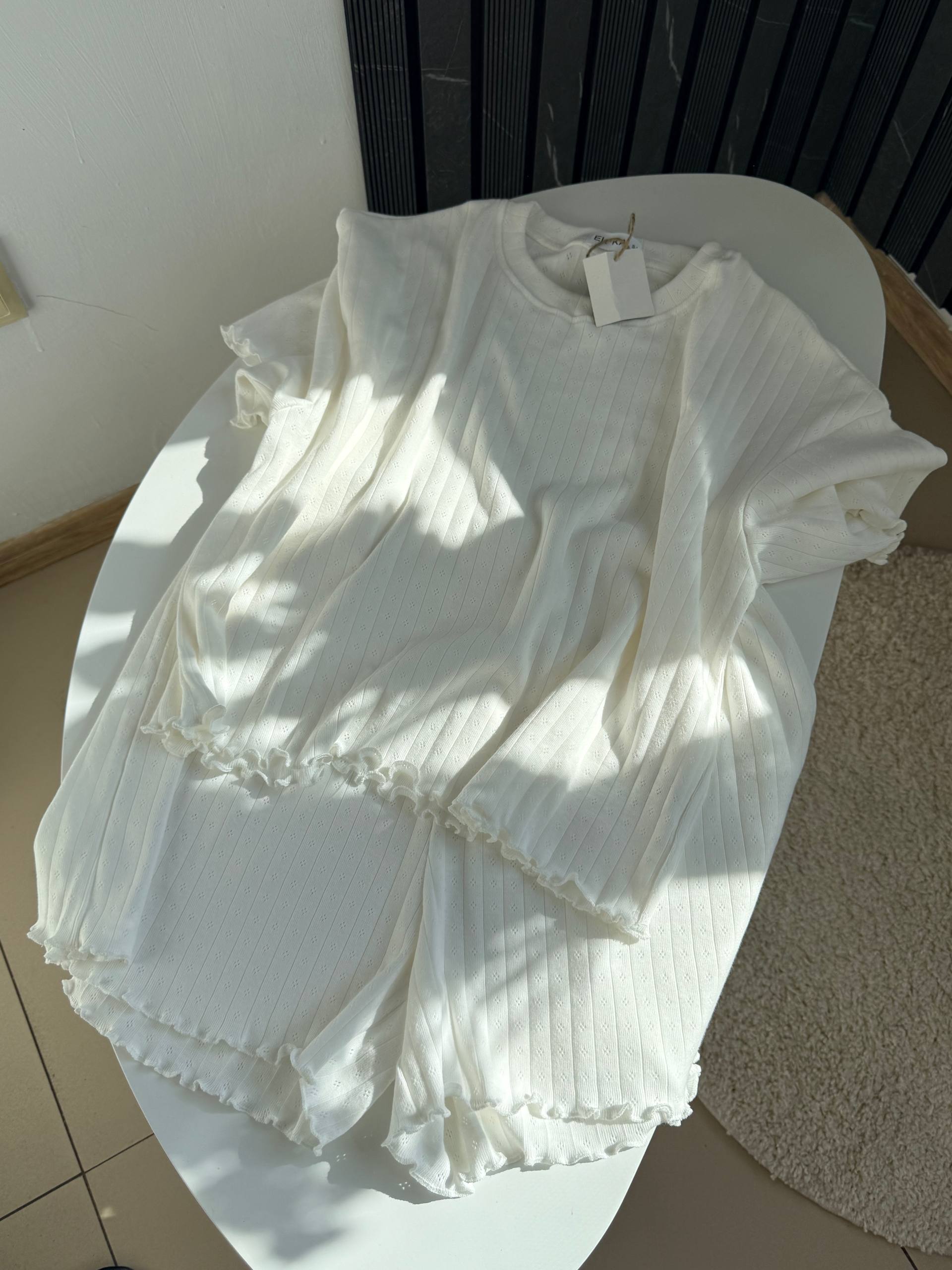 ПІЖАМА БІЛА ПЕРФОРАЦІЯ