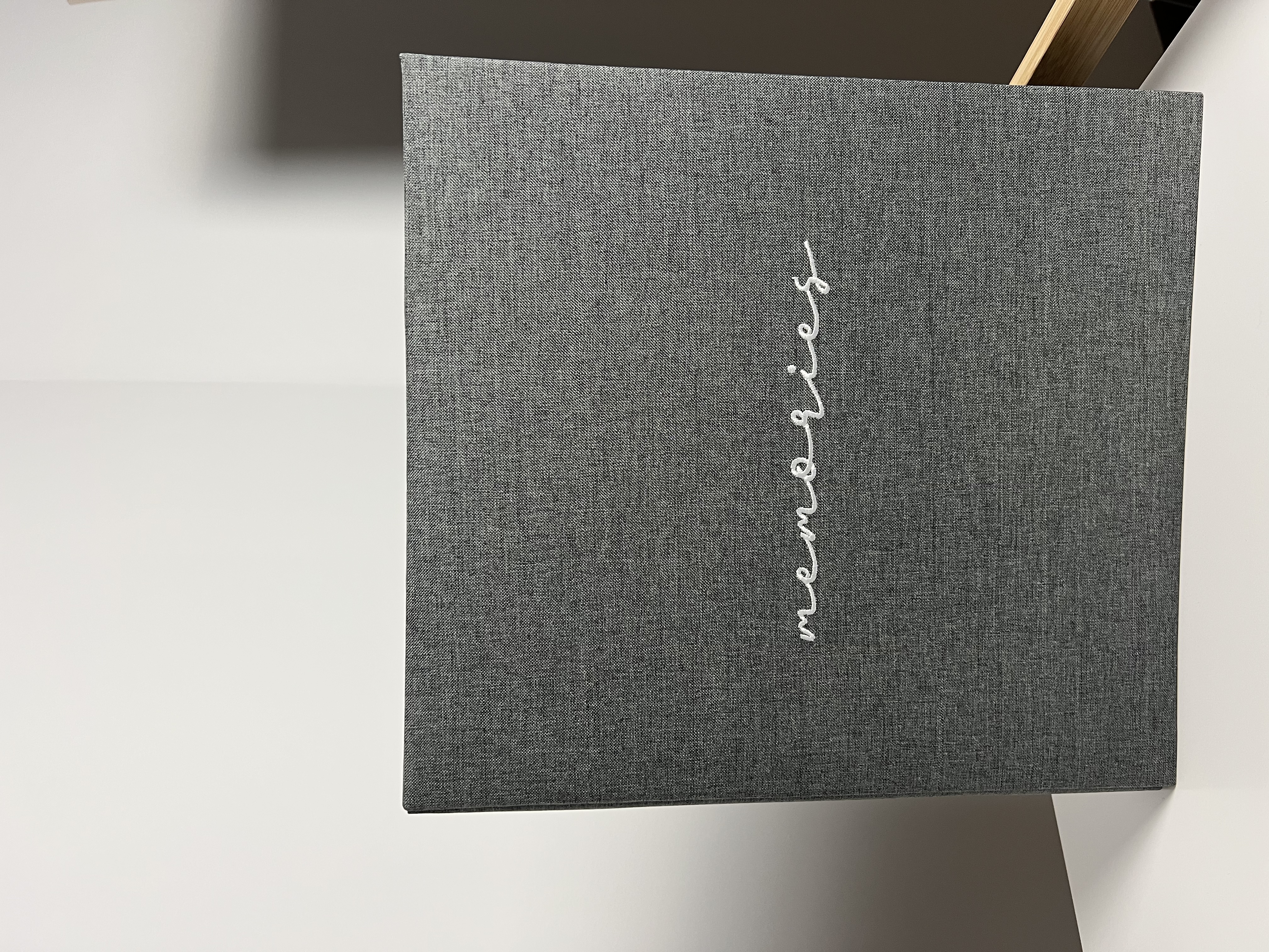 Фотоальбом на 500 фото "Memories" сірий з вишивкою