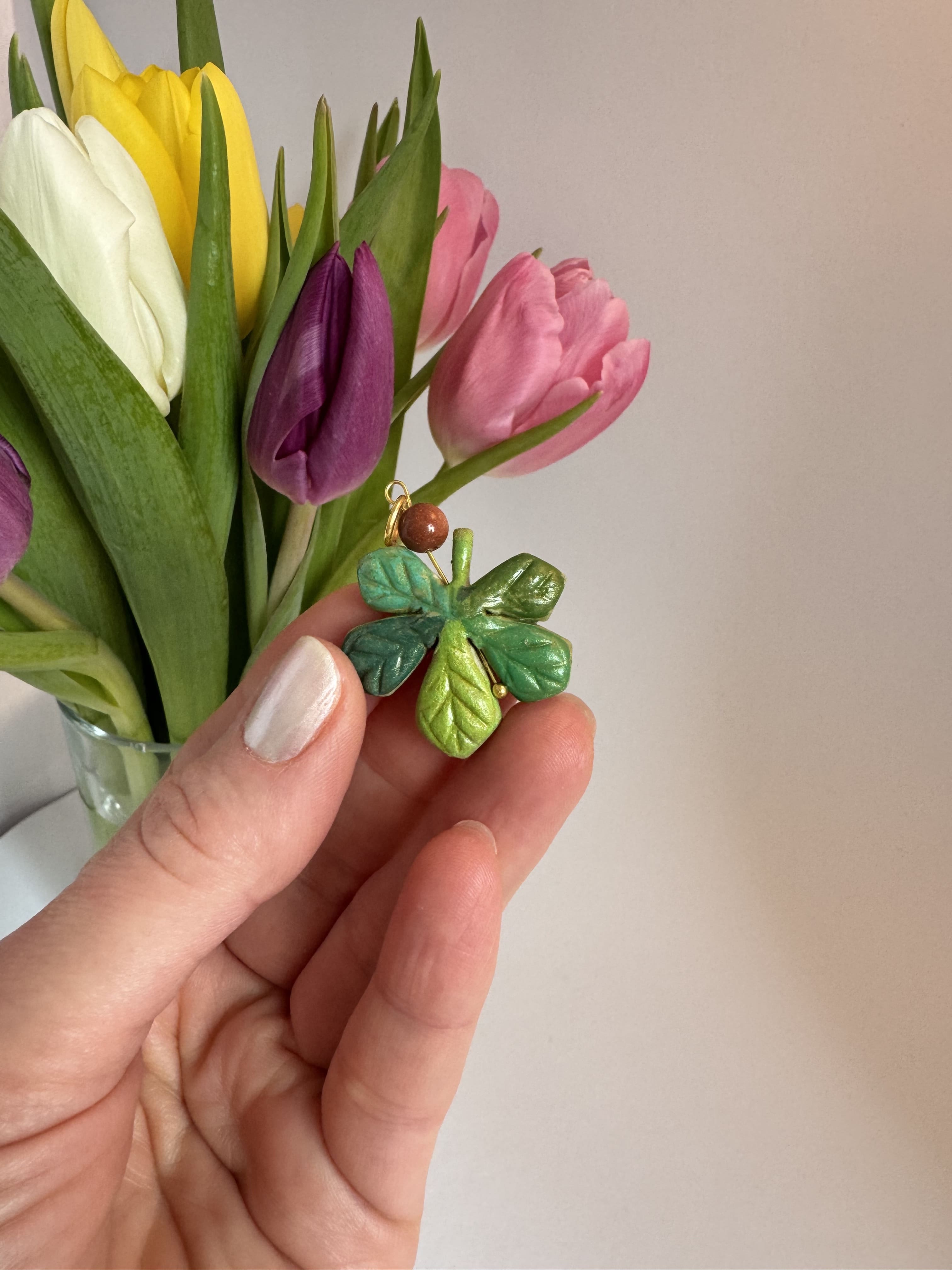 Каштановий листок — авторська прикраса на шию