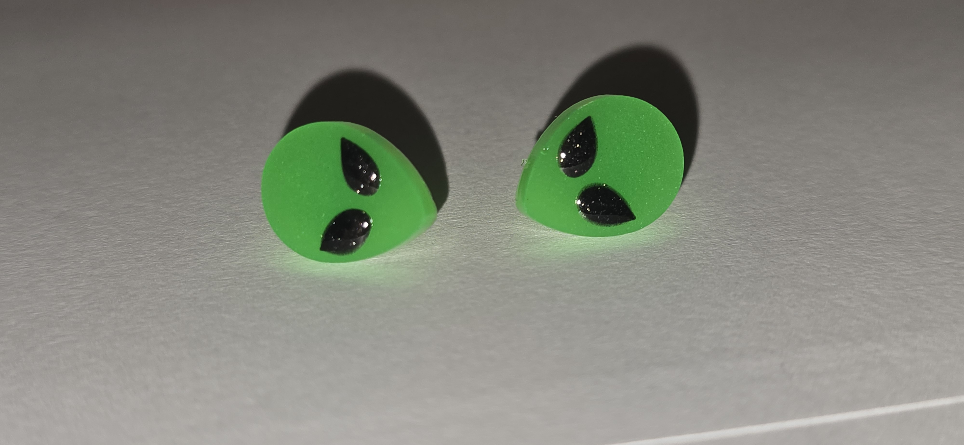 Glowing Alien Studs