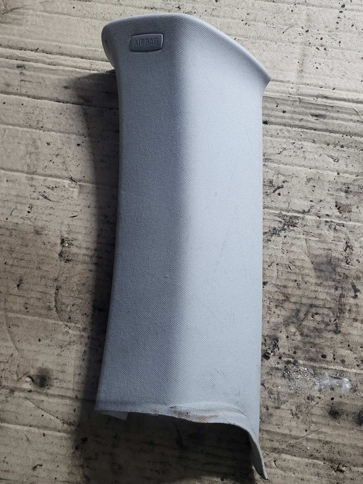 Накладка задньої середньої стійки права Passat B6 BMP універсал