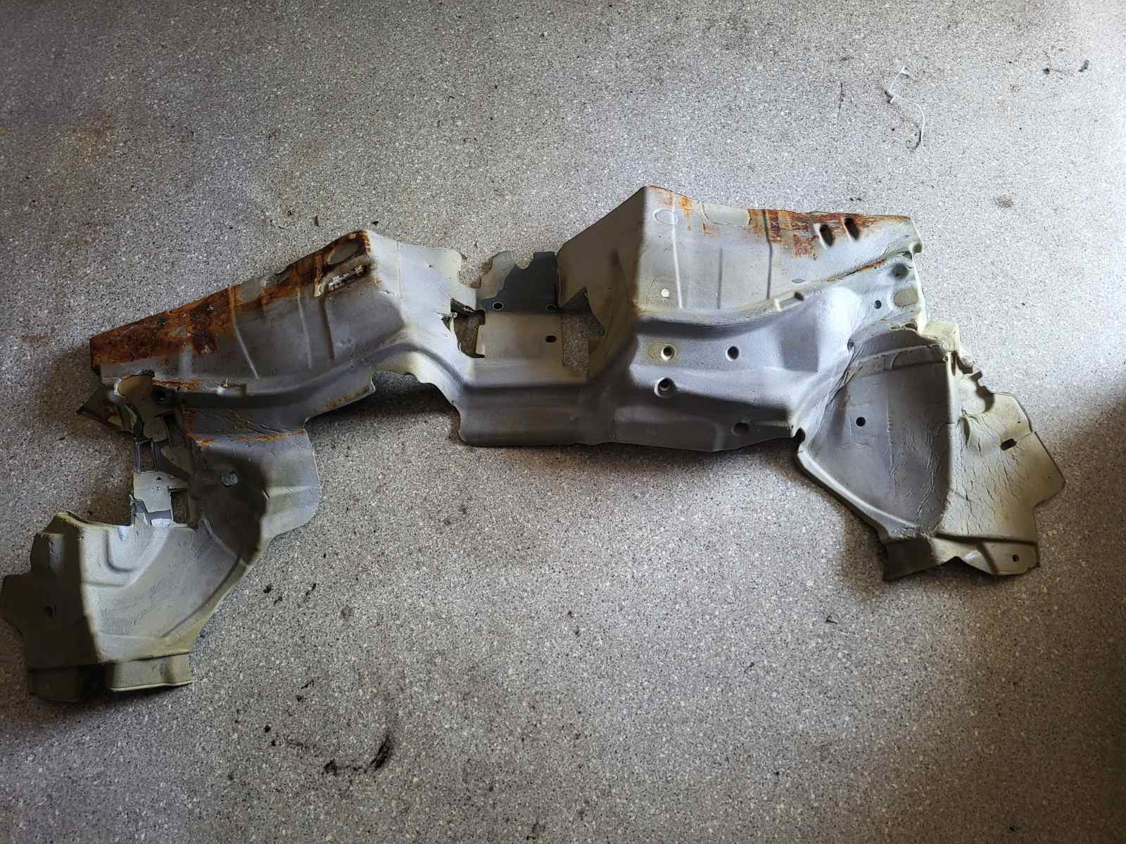 Шумоізоляція поліка Passat B6