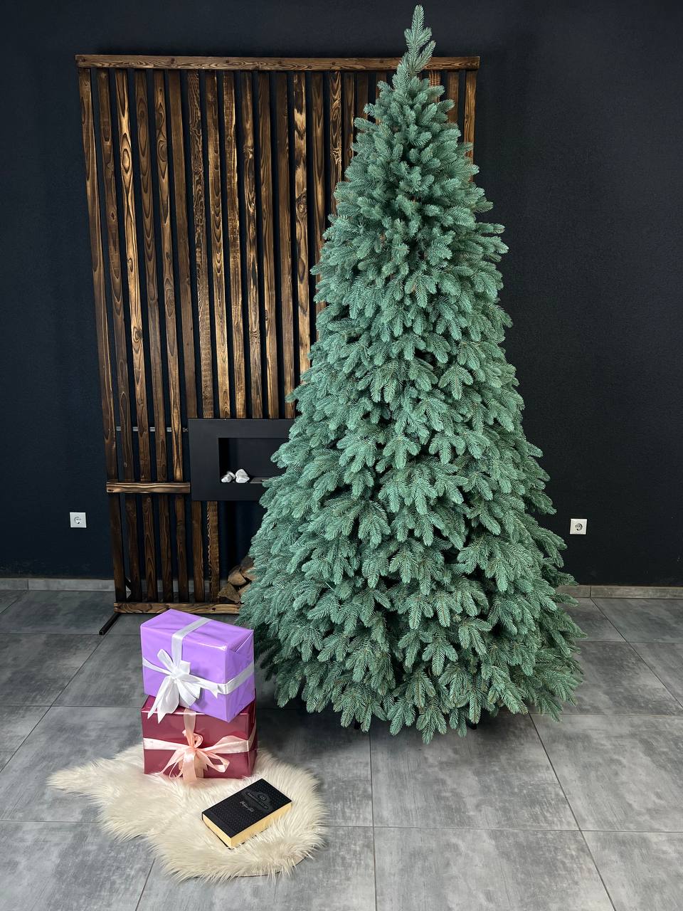 Ялинка «Роял» блакитна на нитці - 2.3м. 🩵