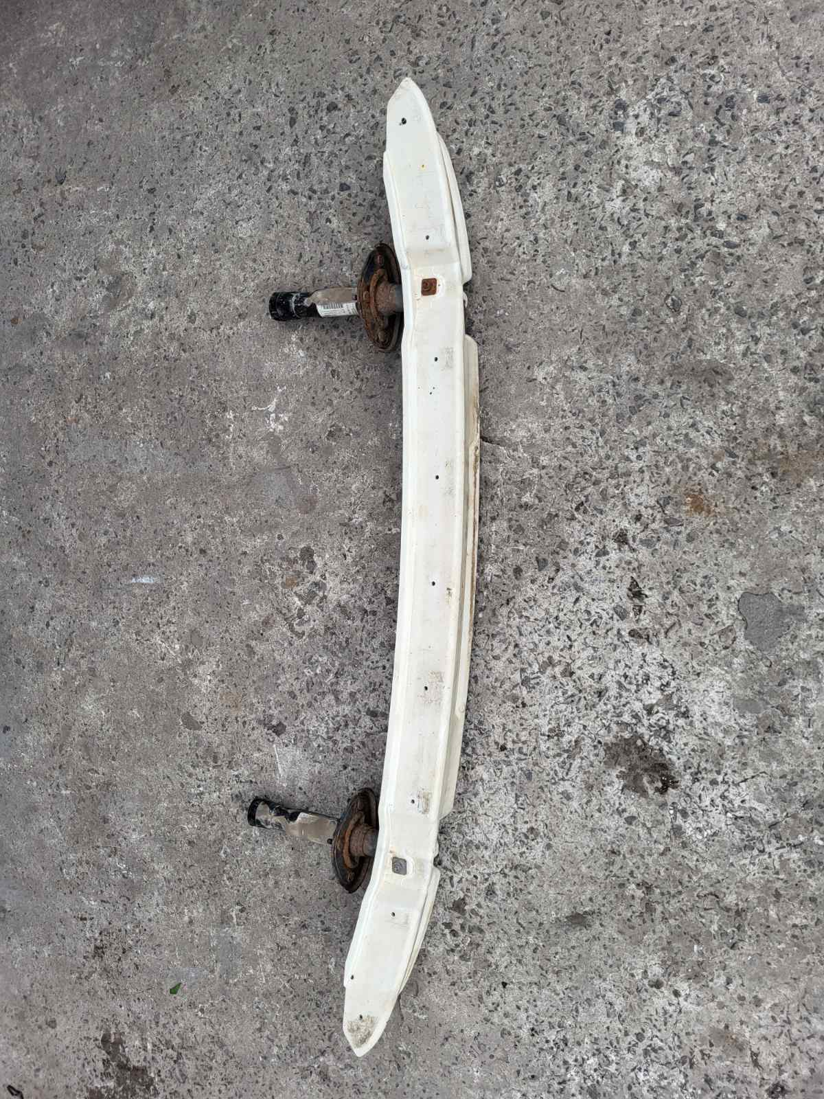 Підсилювач заднього бампера BMW E46