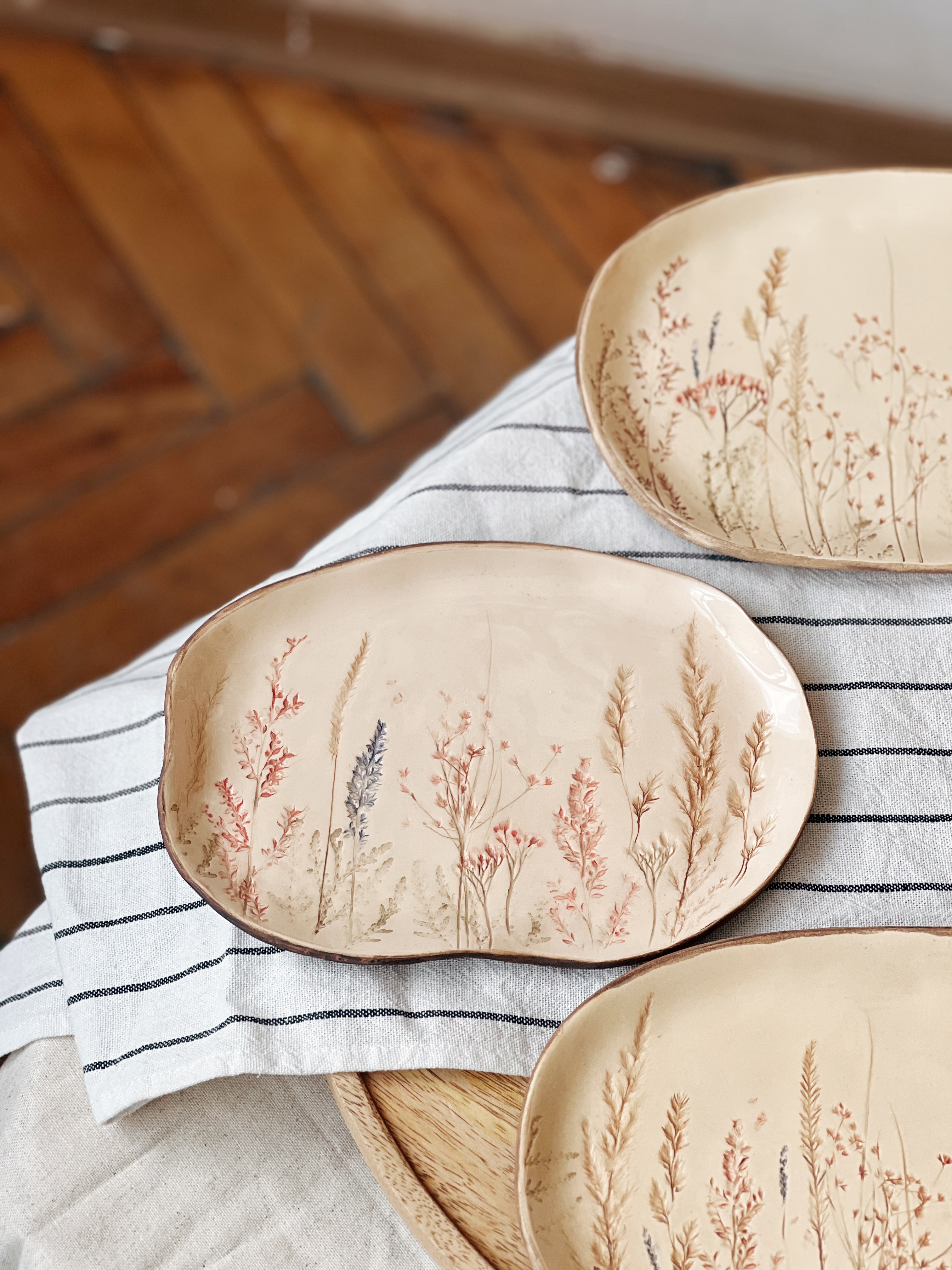 Овальне блюдо з гнутими краями 21 на 15 см