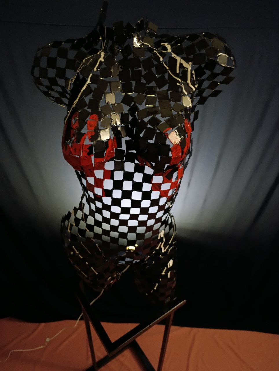 Арт-світильник "Манекен Шахматна дошка"