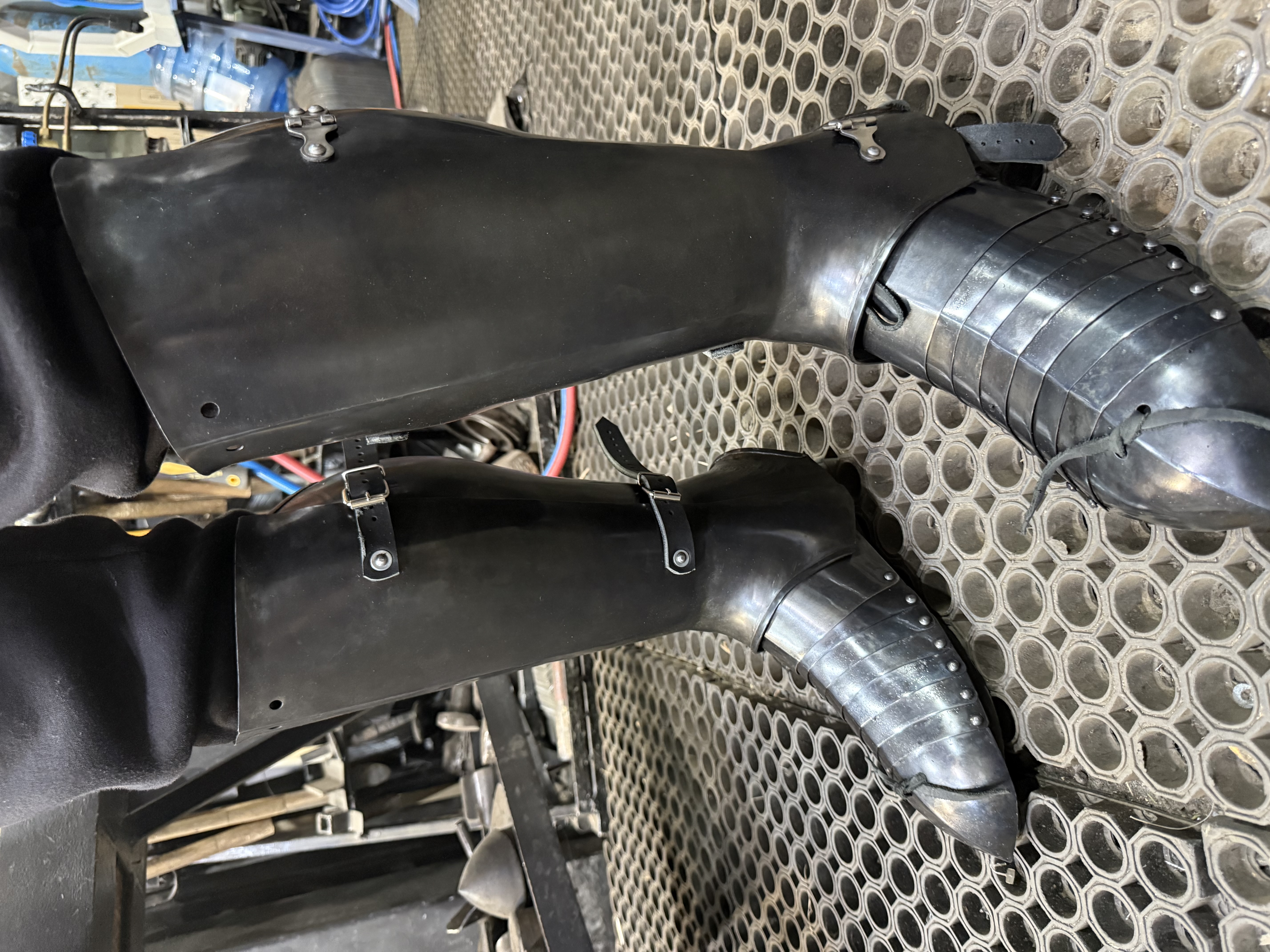 shin armor “Super black”