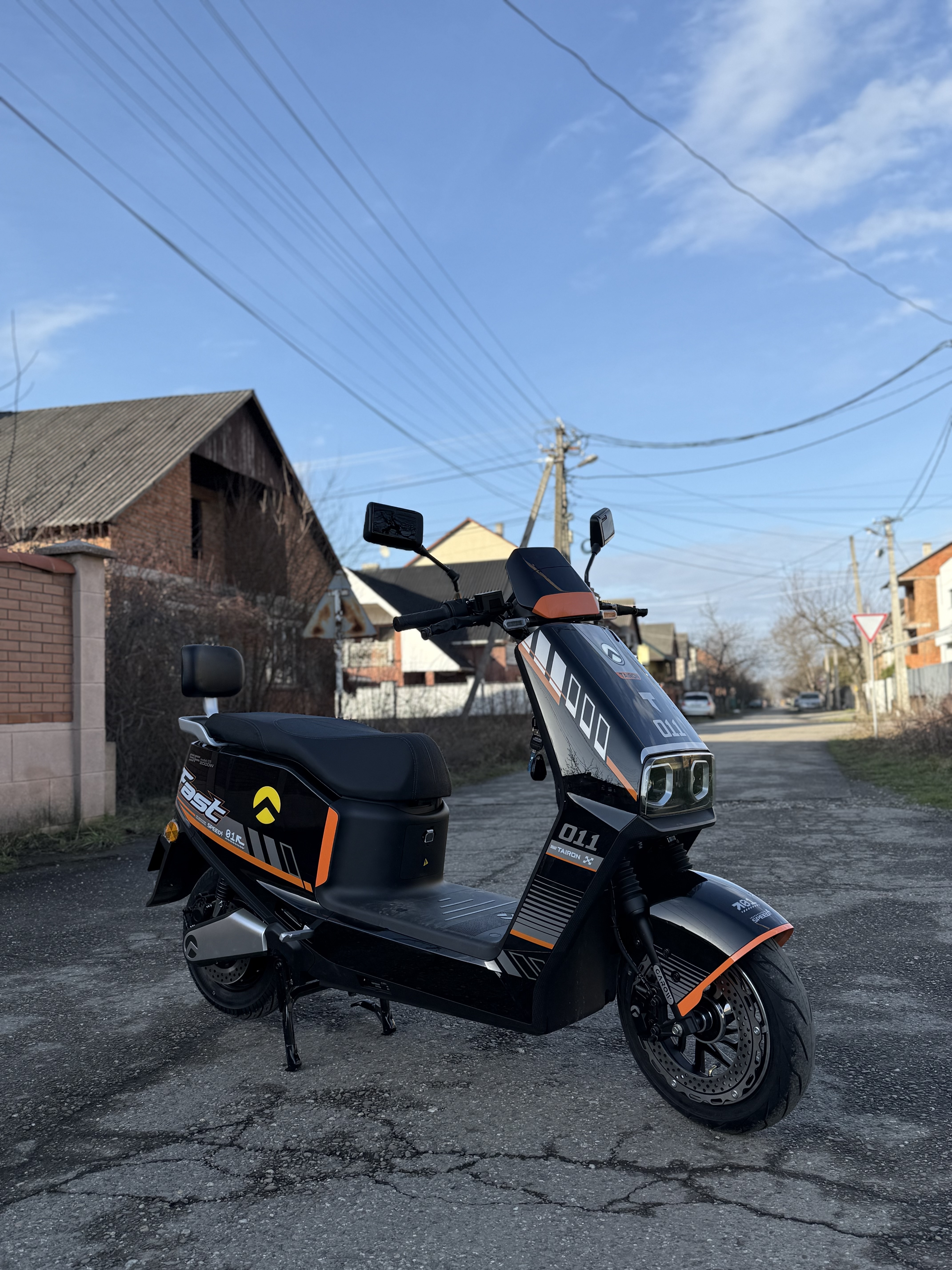 Електричний мопед  Tairon FS 2000W 72V/48Ah LiFePO4 | Двомісний потужний мопед  з запасом ходу до 120 км