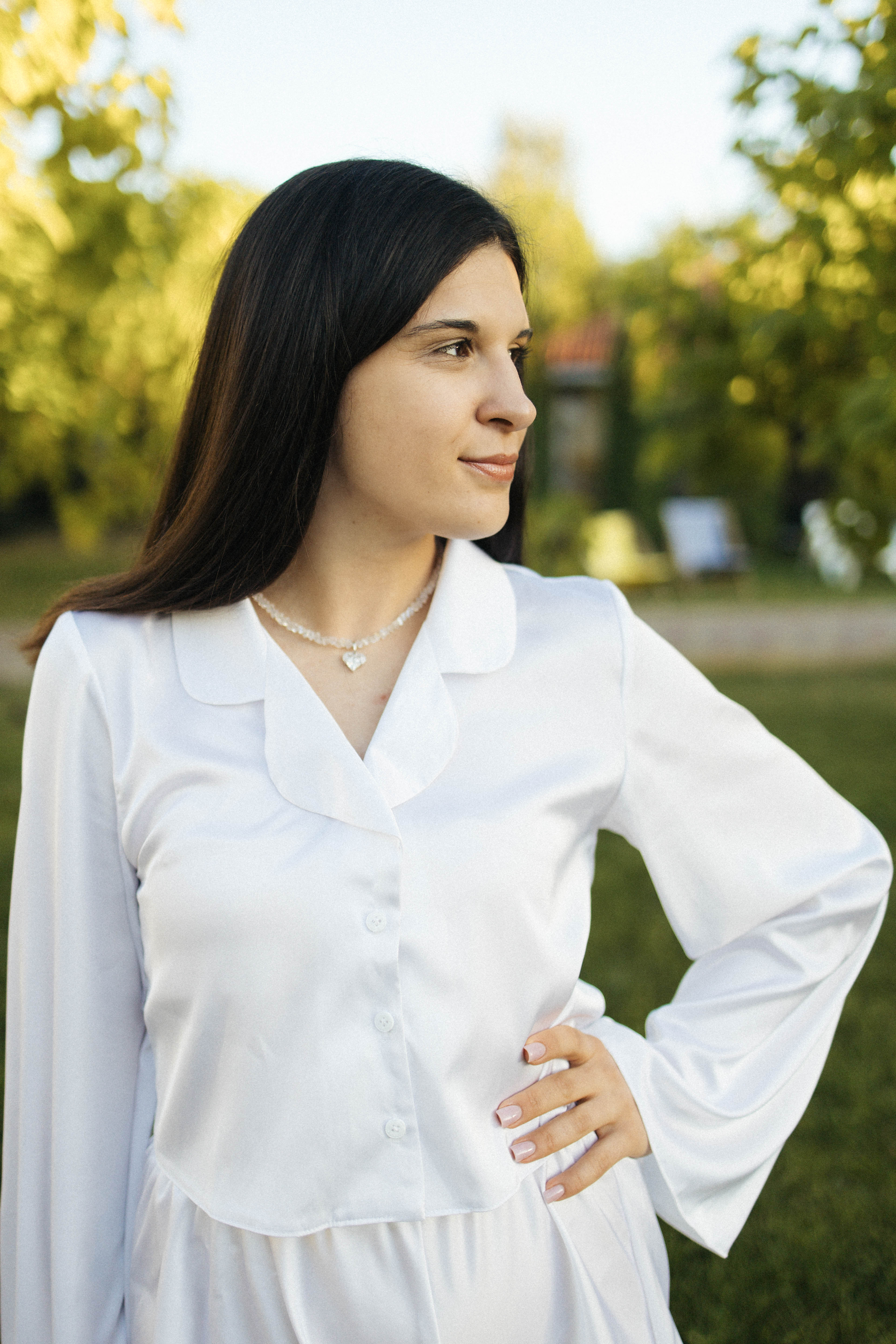 Трендовий чокер з трикутного кришталю та підвіскою серце