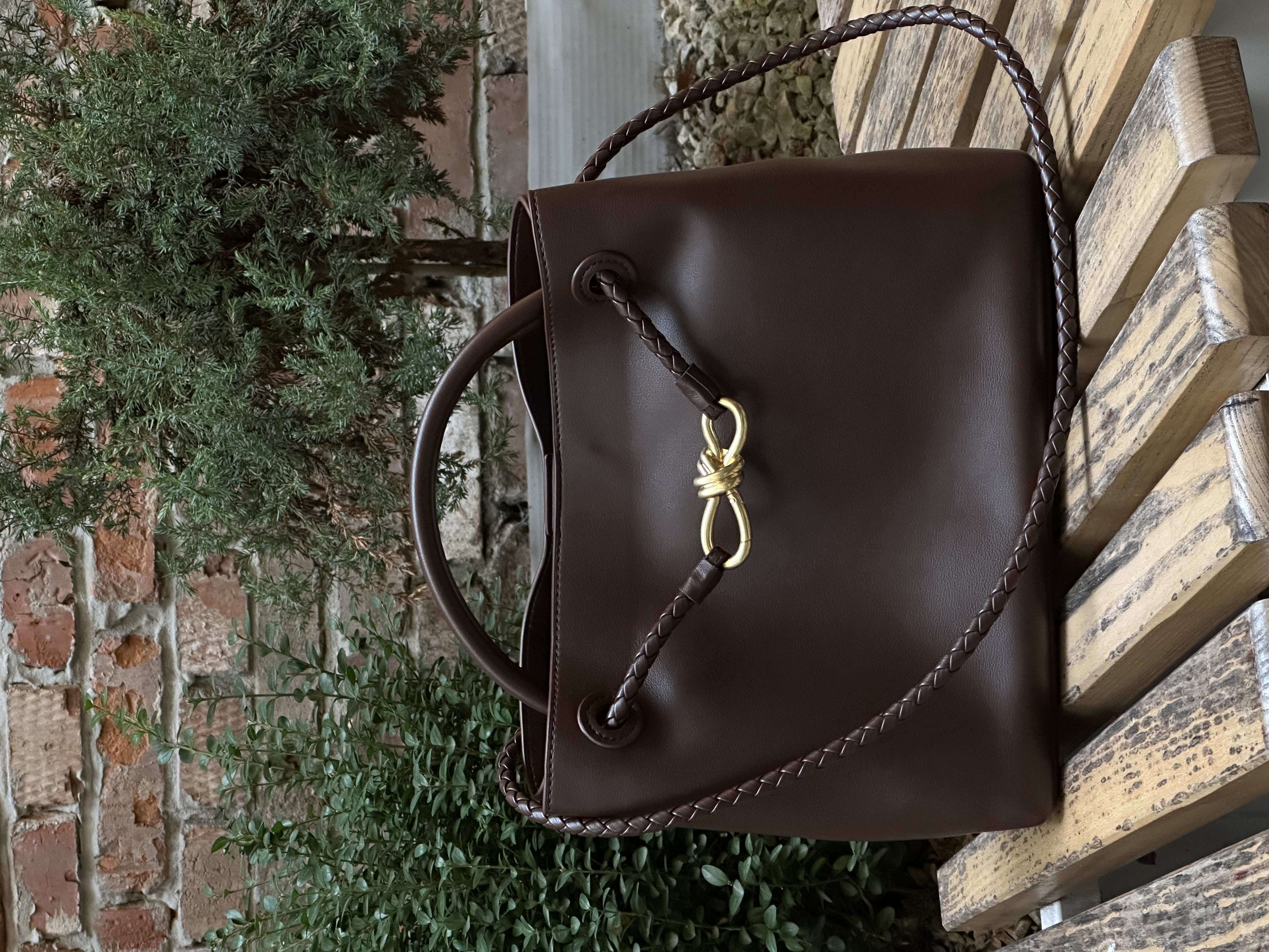 Bottega Veneta Andiamo Medium Leather Tote Bag in Brown