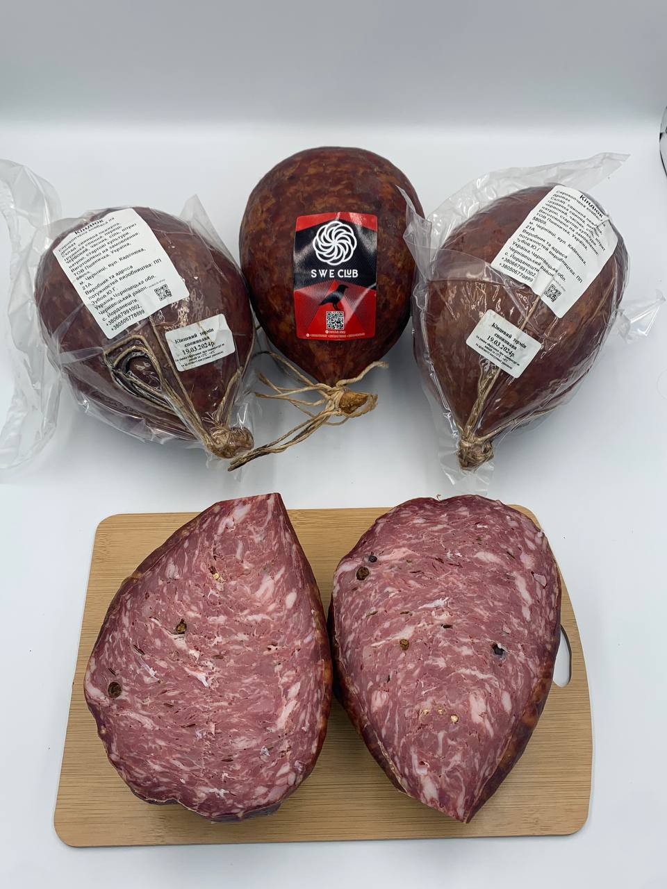 Кіндюк - овальна сирокопчена ковбаса на дровах + - 250г(1/4 ч.) ціна - 130 грн, за 1кг - 520 грн.