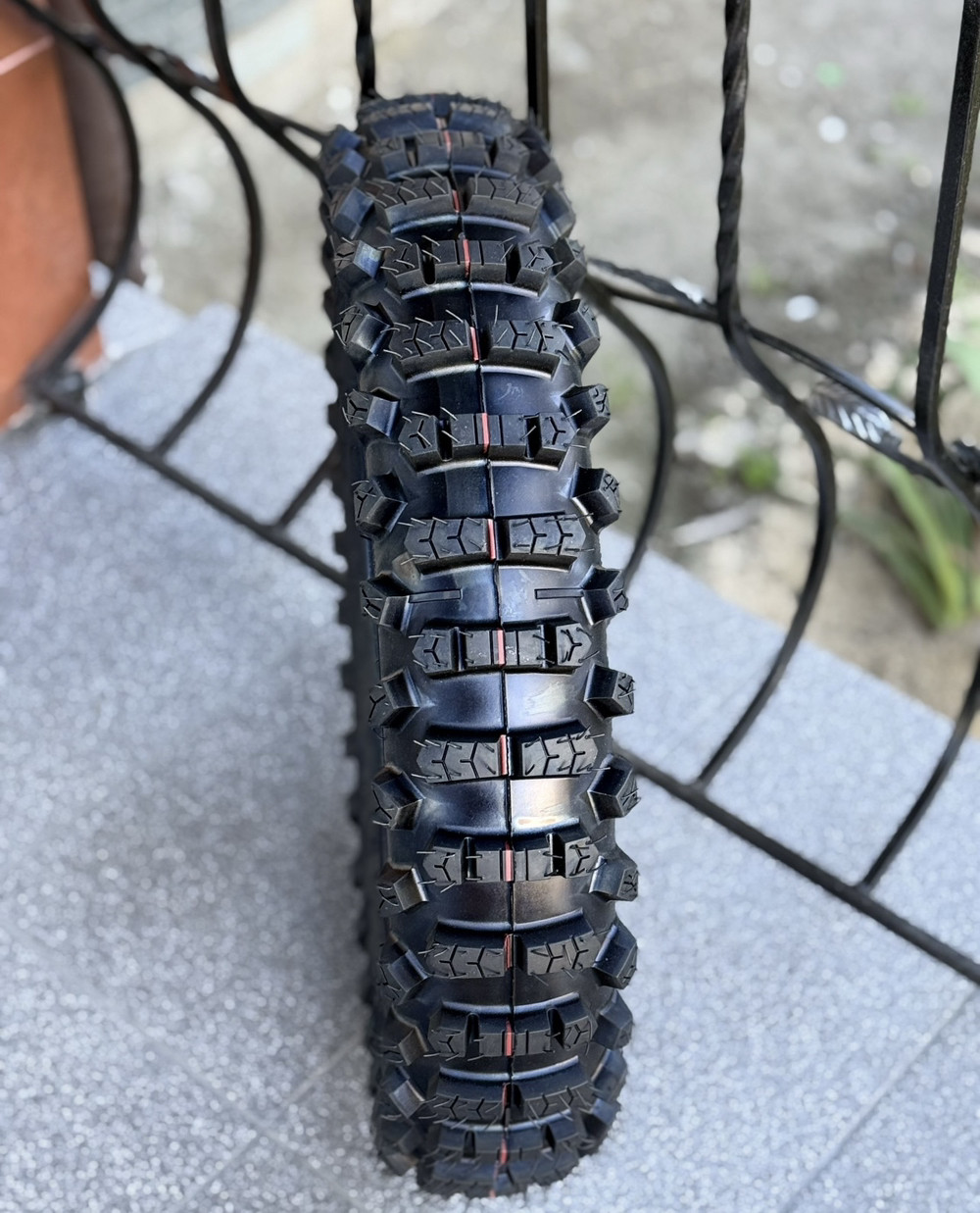 Мото резина задня 120/90 R18