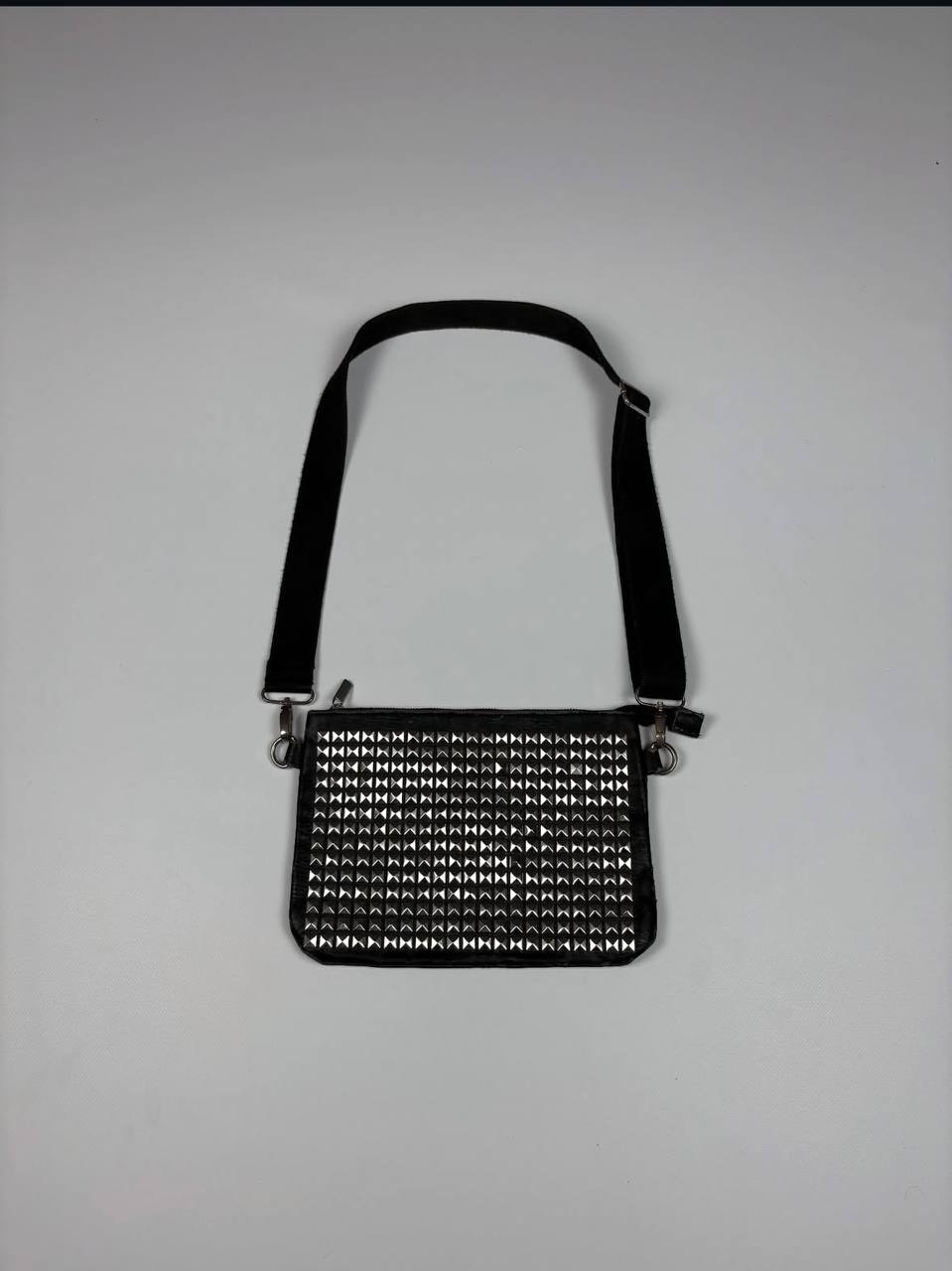 Vintage pyramids leather bag