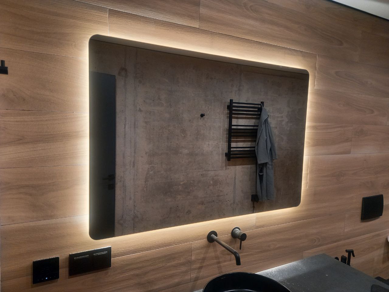 Дзеркало з LED підсвіткою "Рhantom horizontal"