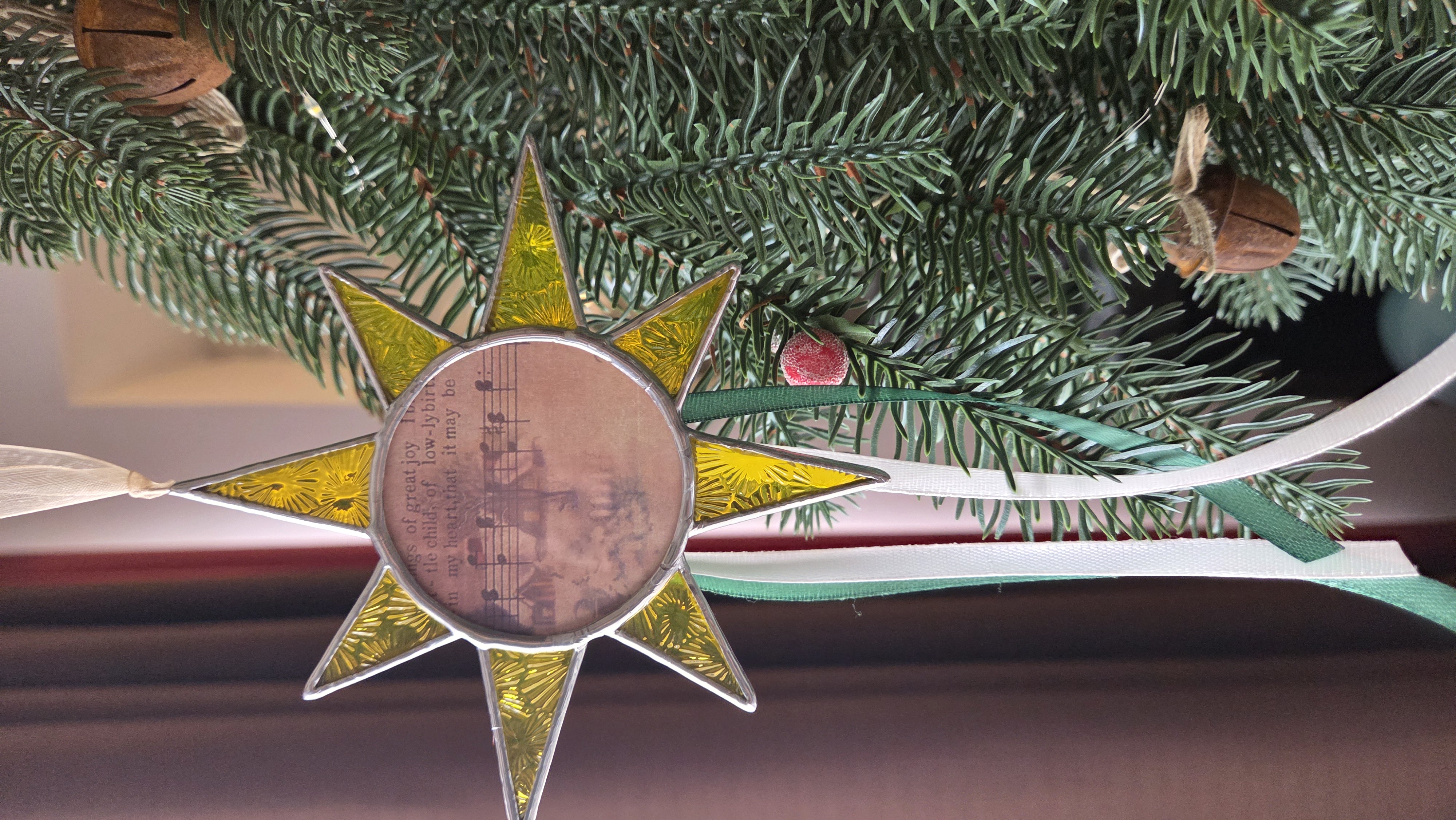 Зірка різдвяна з нотами