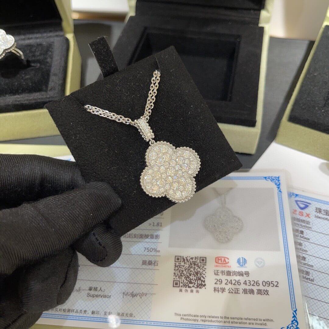 Van Cleef&Arpels підвіска золота
