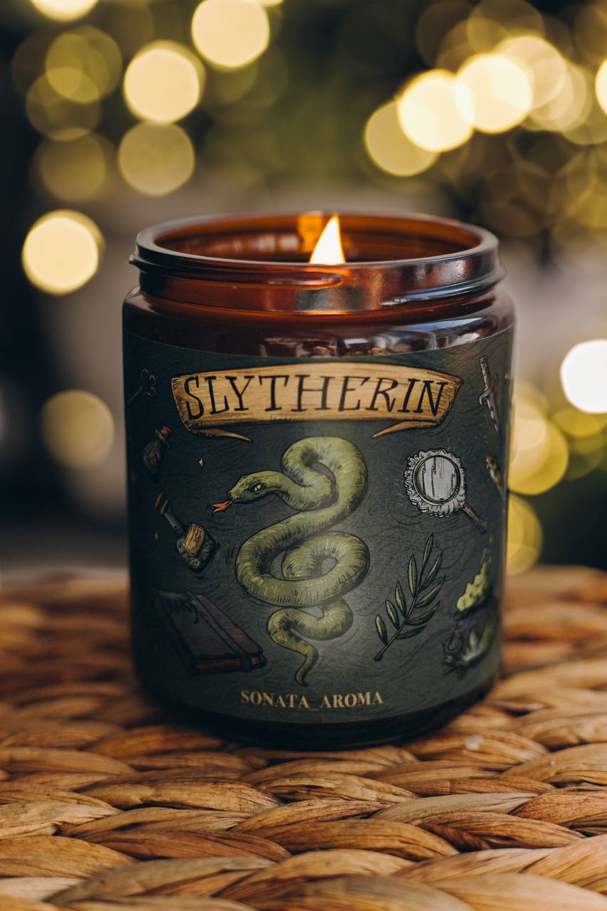 Свічка зі змією